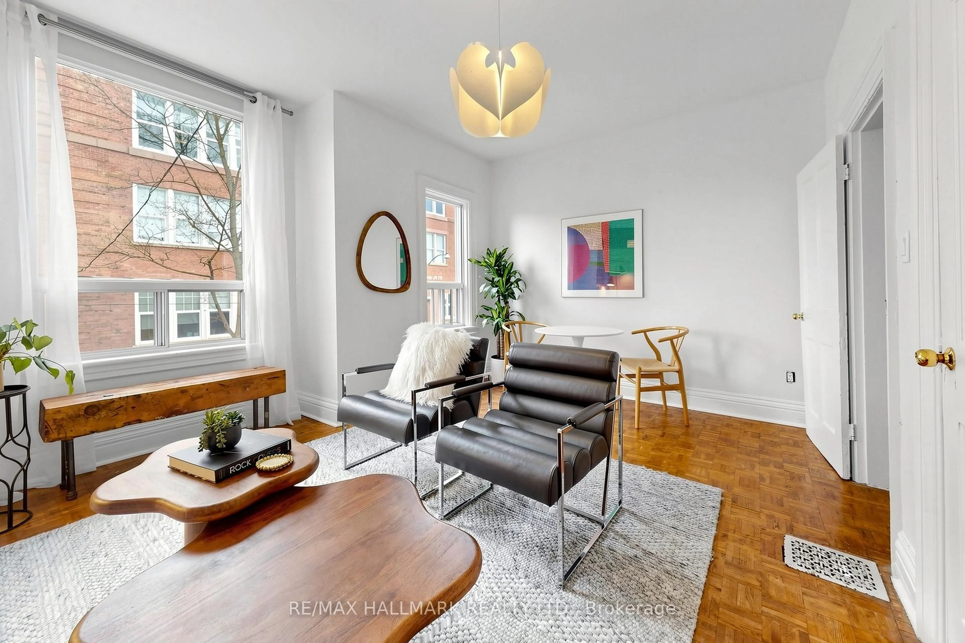 Living room with furniture, unknown for 80 Manning Ave, Toronto Ontario M6J 2K5