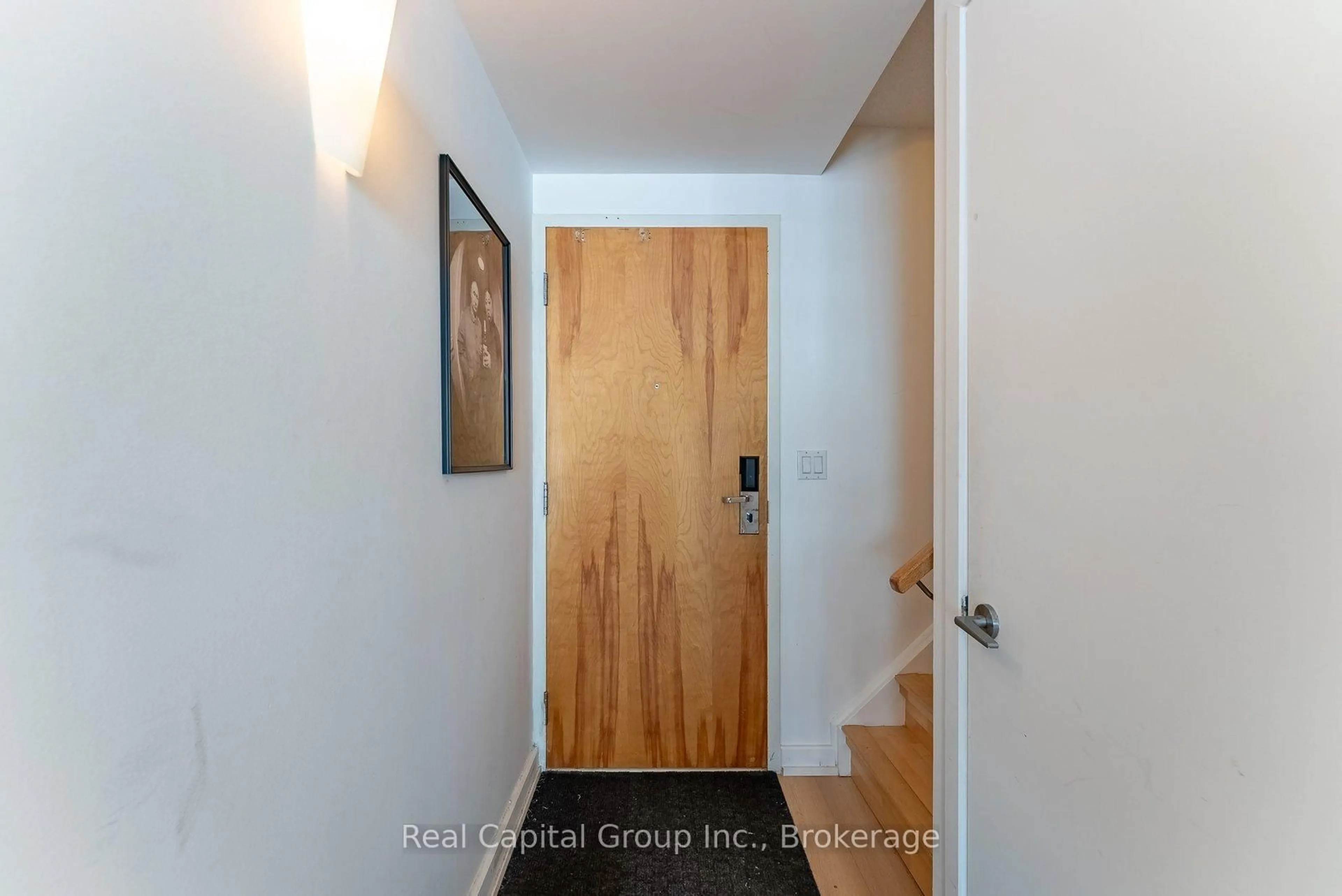 Indoor entryway for 36 Blue Jays Way #726, Toronto Ontario M5V 3T3