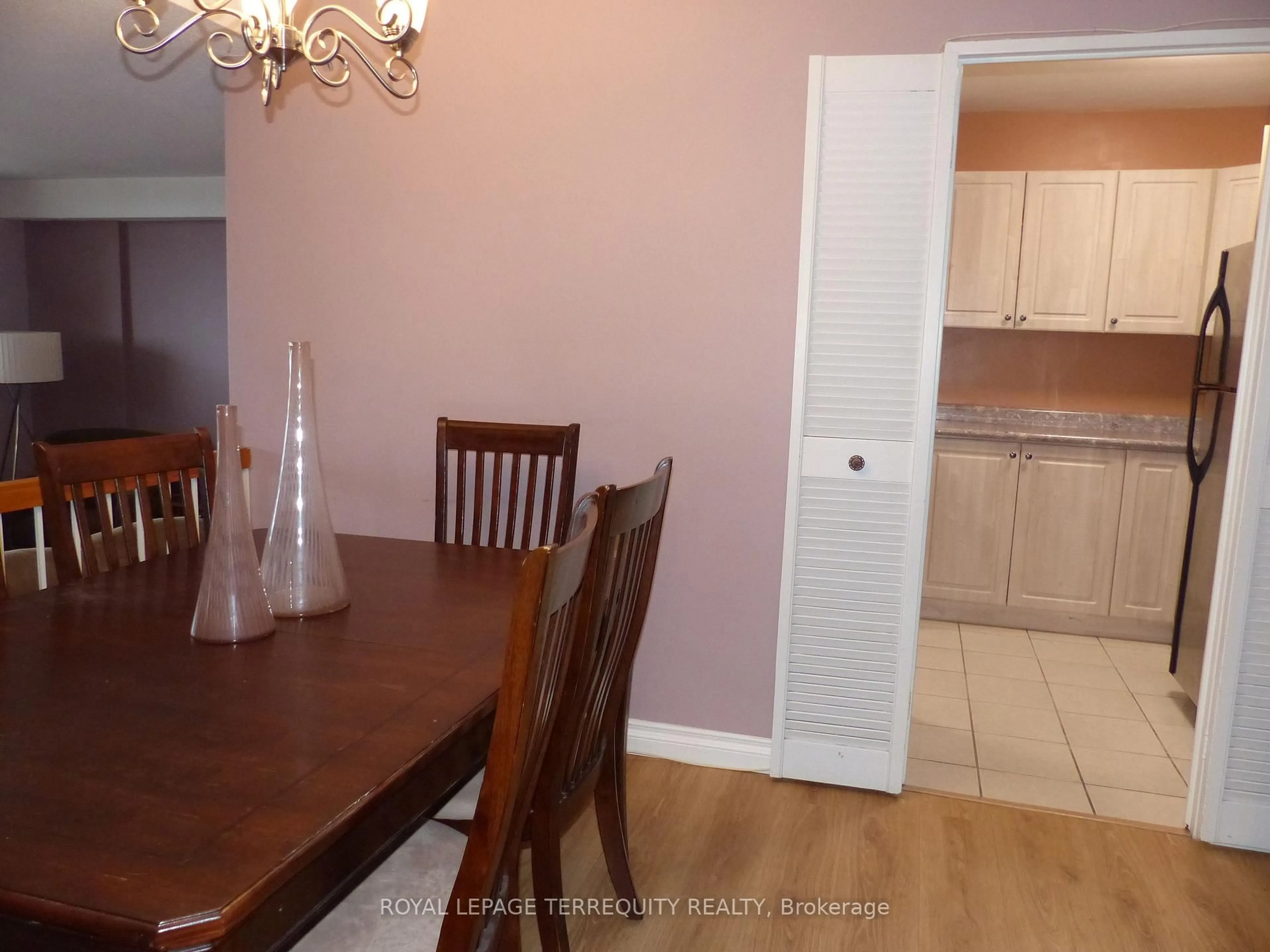Dining room, wood/laminate floor for 177 Linus Rd #906, Toronto Ontario M2J 4S5
