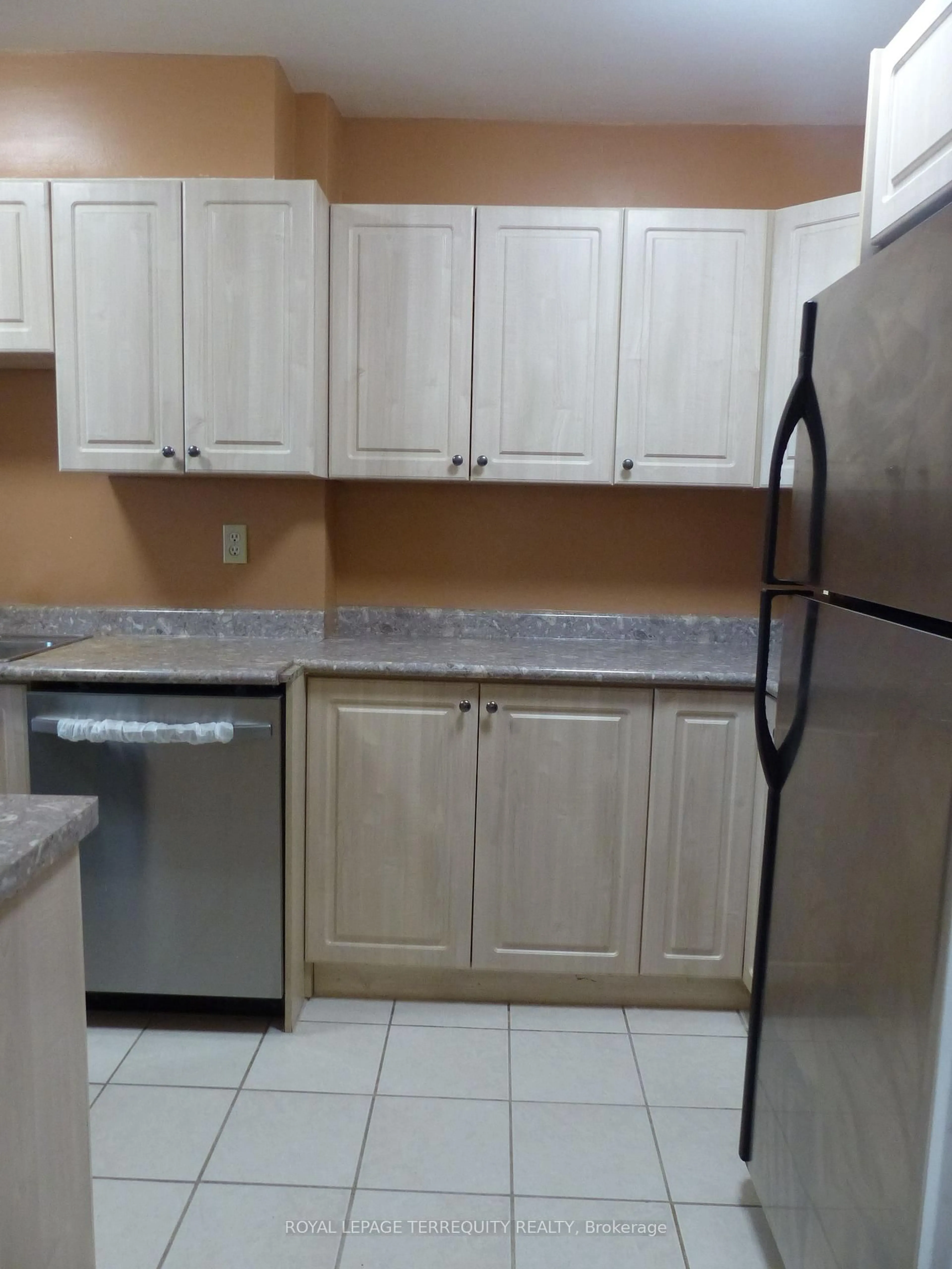 Standard kitchen, unknown for 177 Linus Rd #906, Toronto Ontario M2J 4S5