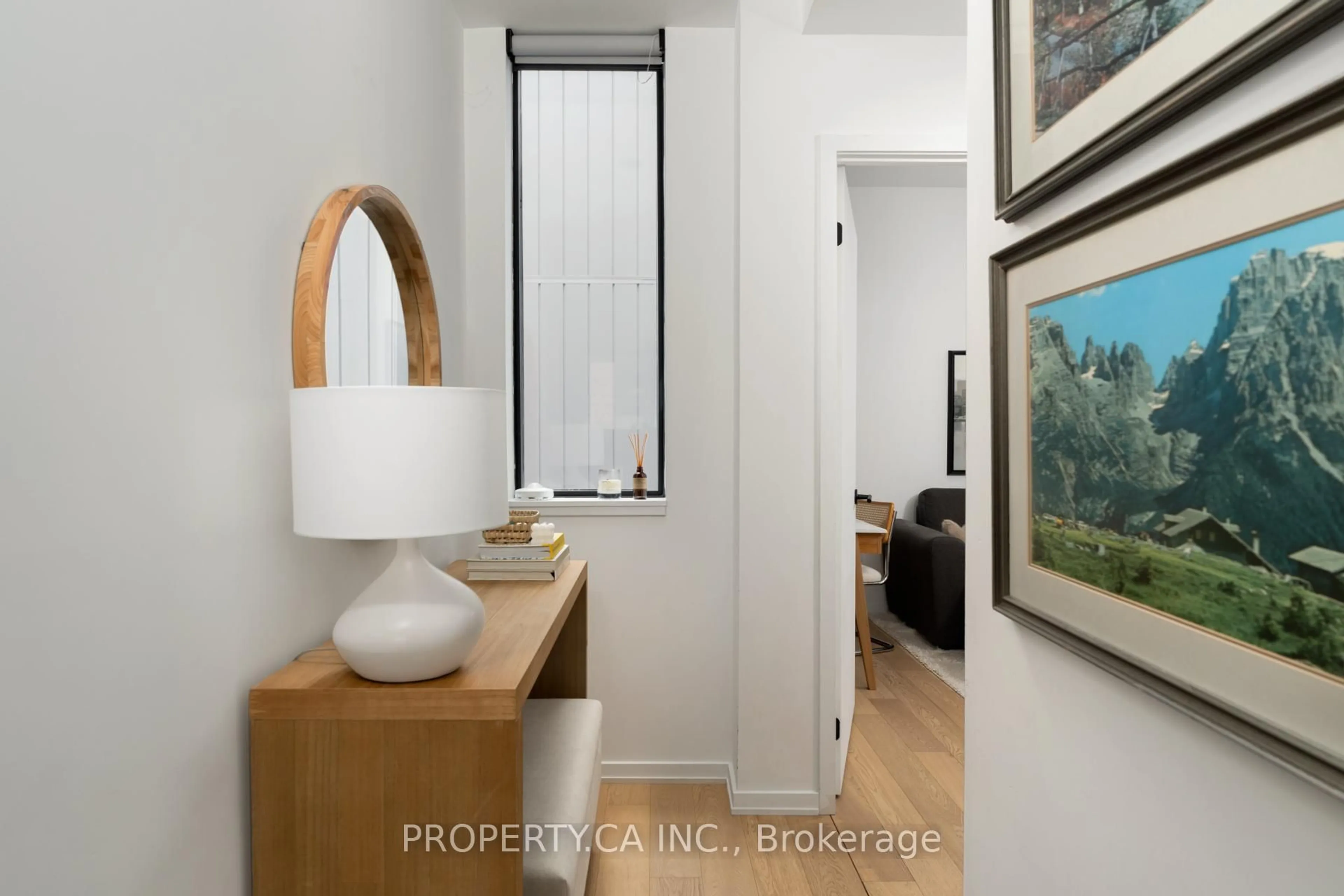 Indoor entryway for 41 Dovercourt Rd #302, Toronto Ontario M6J 0G6