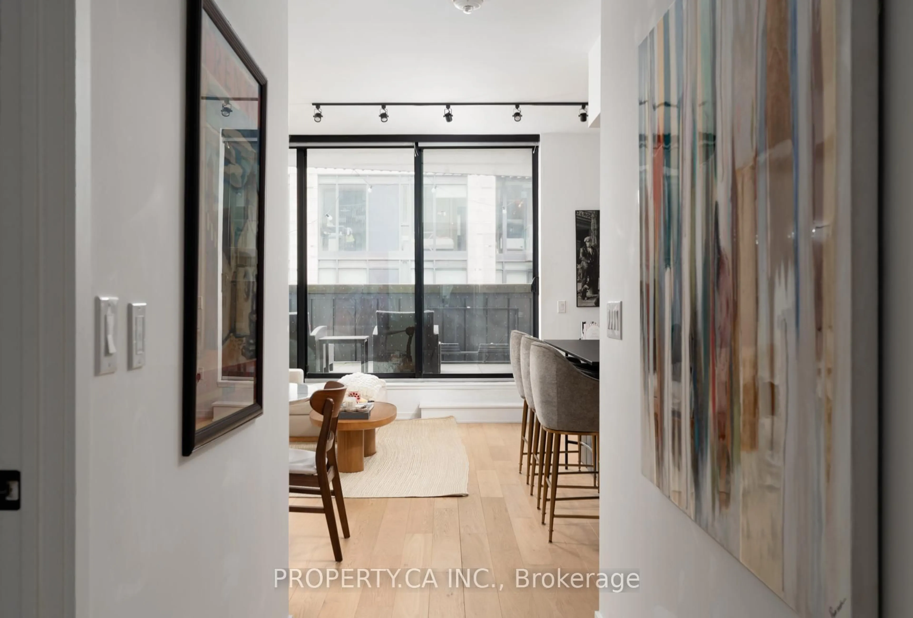 Indoor entryway for 41 Dovercourt Rd #302, Toronto Ontario M6J 0G6