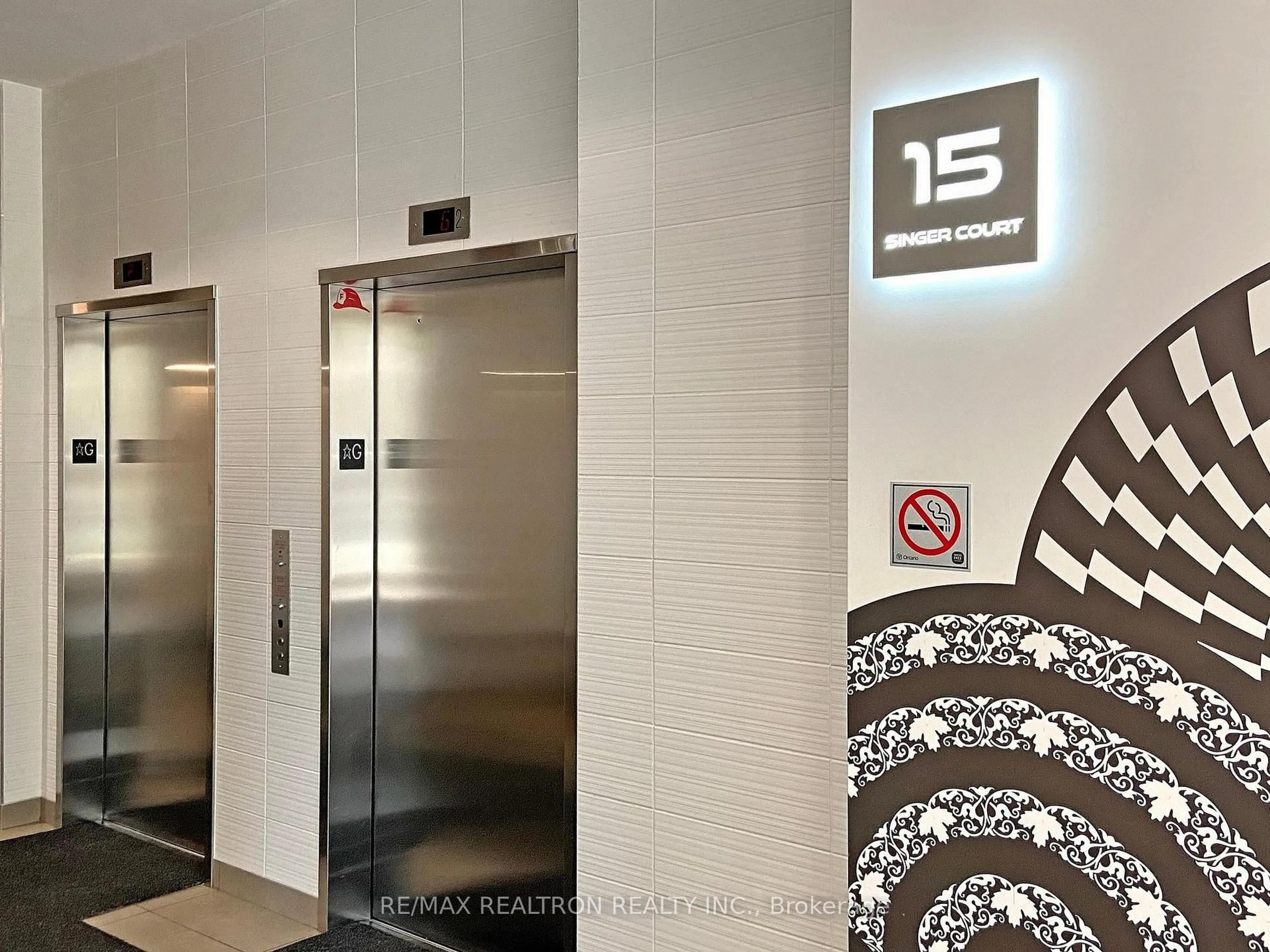 Indoor foyer for 15 Singer Crt #Ph06, Toronto Ontario M2K 0B1