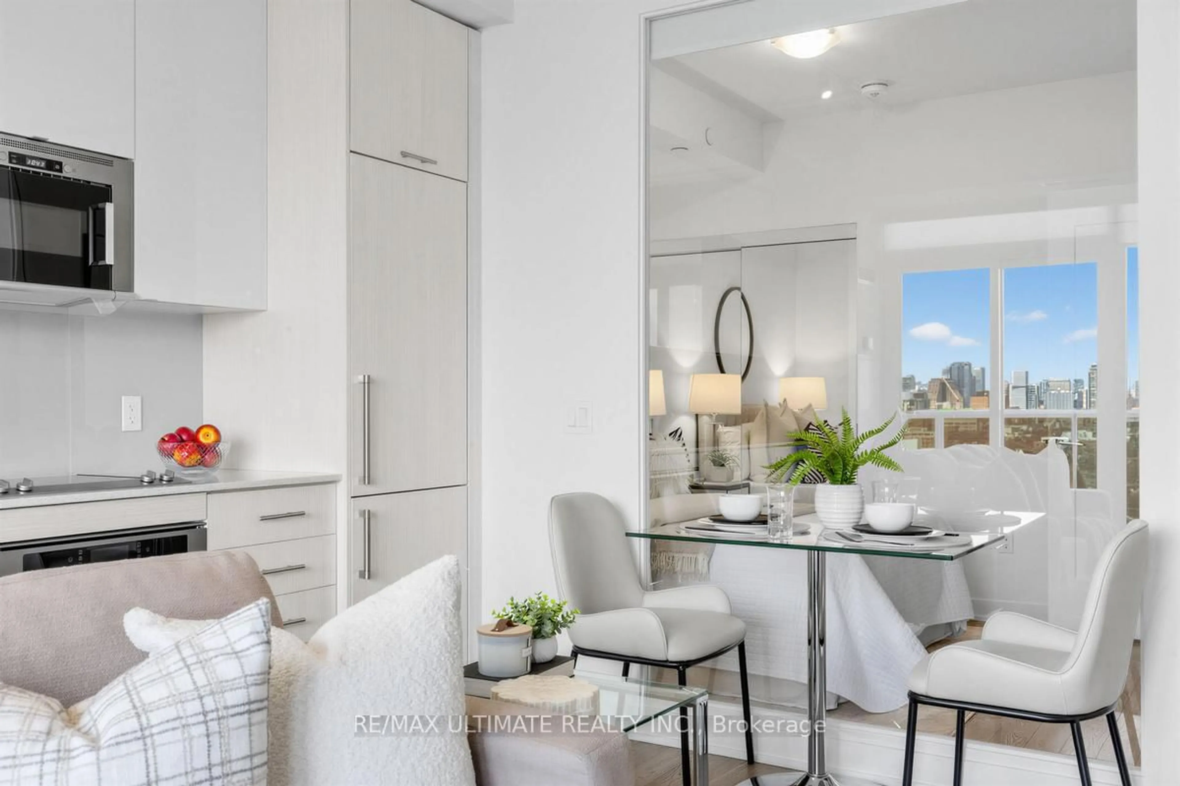 Open concept kitchen, ceramic/tile floor for 330 Richmond St #2508, Toronto Ontario M5V 1X2