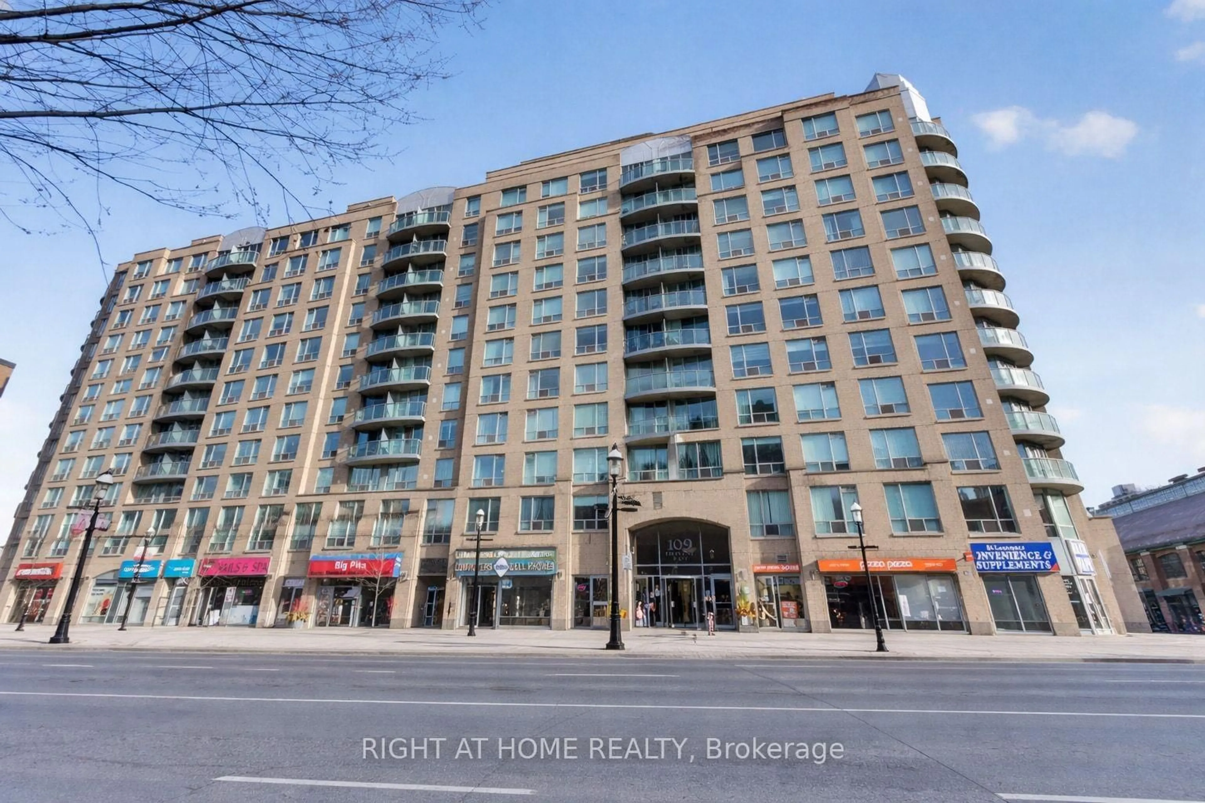 Blurry image for 109 Front St #534, Toronto Ontario M5A 4P7