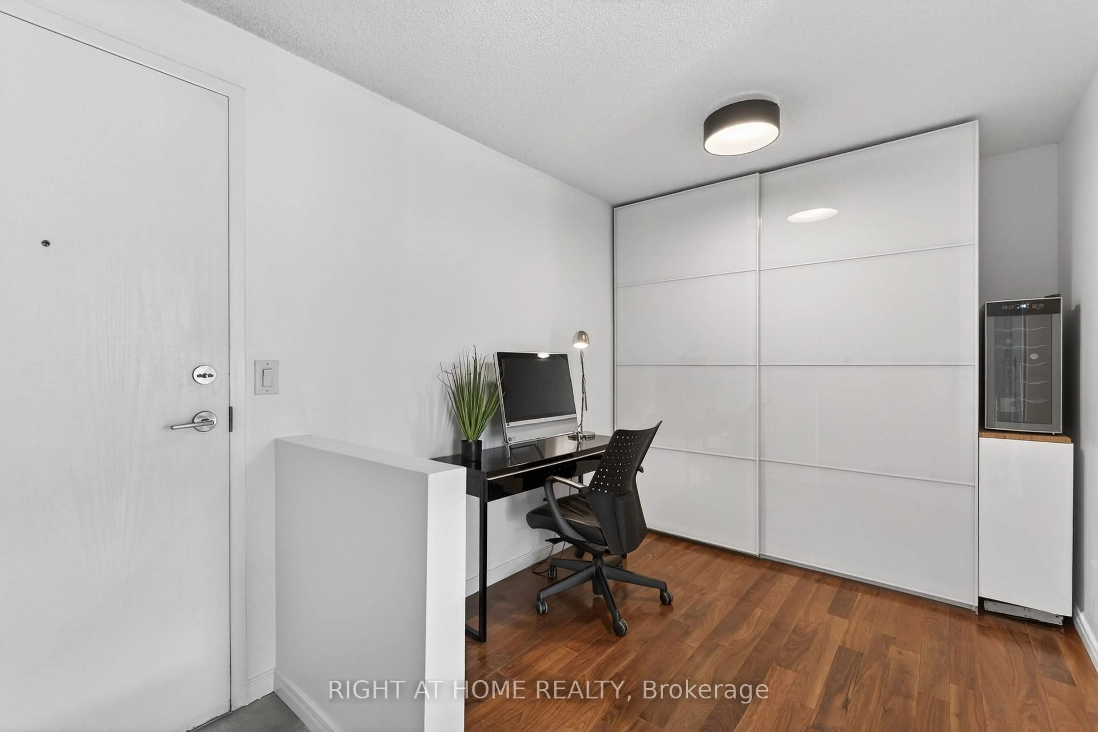 A pic of a room for 109 Front St #534, Toronto Ontario M5A 4P7