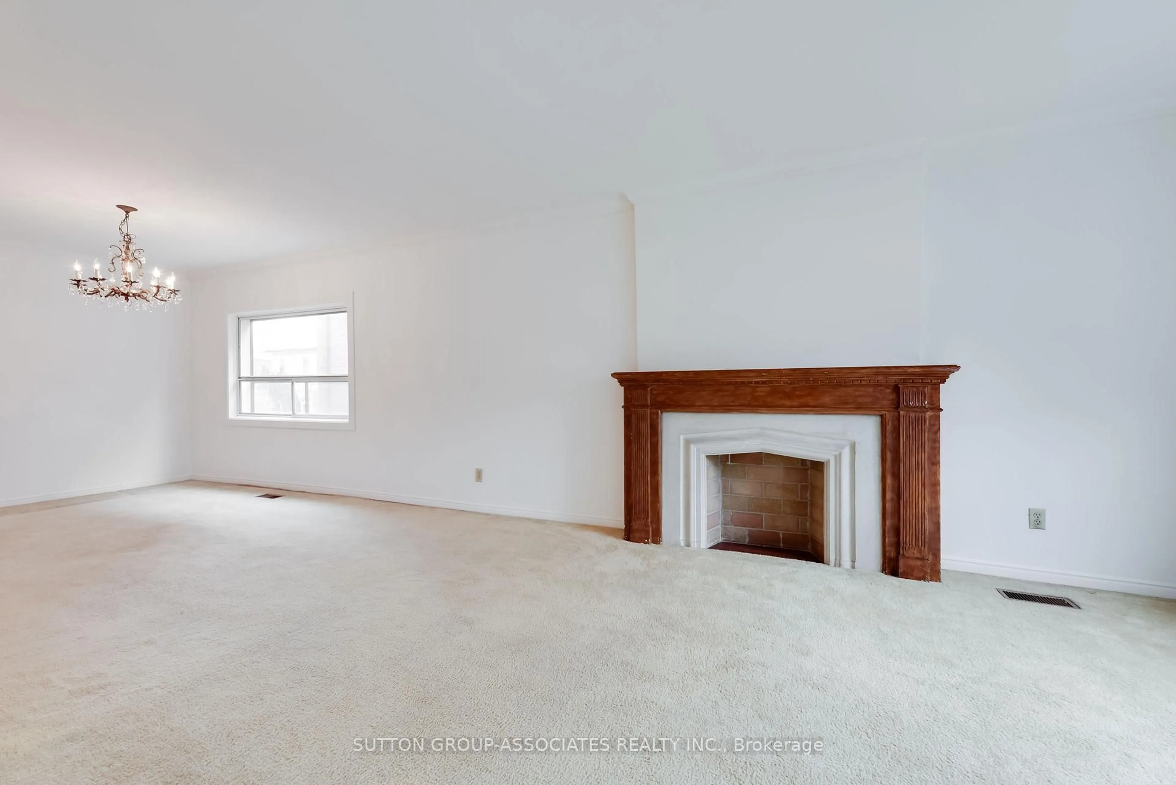 A pic of a room for 519 Rushton Rd, Toronto Ontario M6C 2Y6