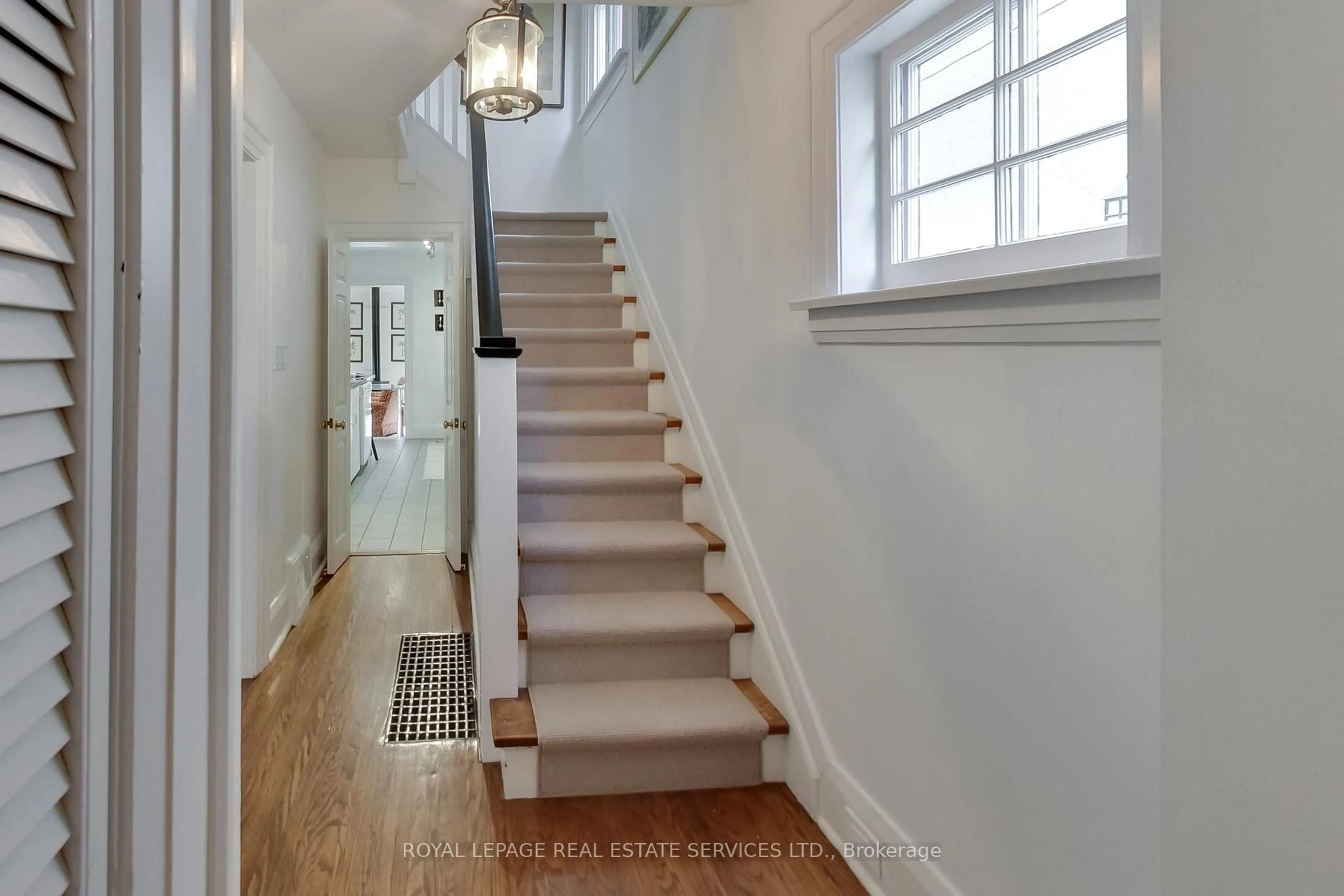 Unknown for 738 Huron St, Toronto Ontario M4V 2W3