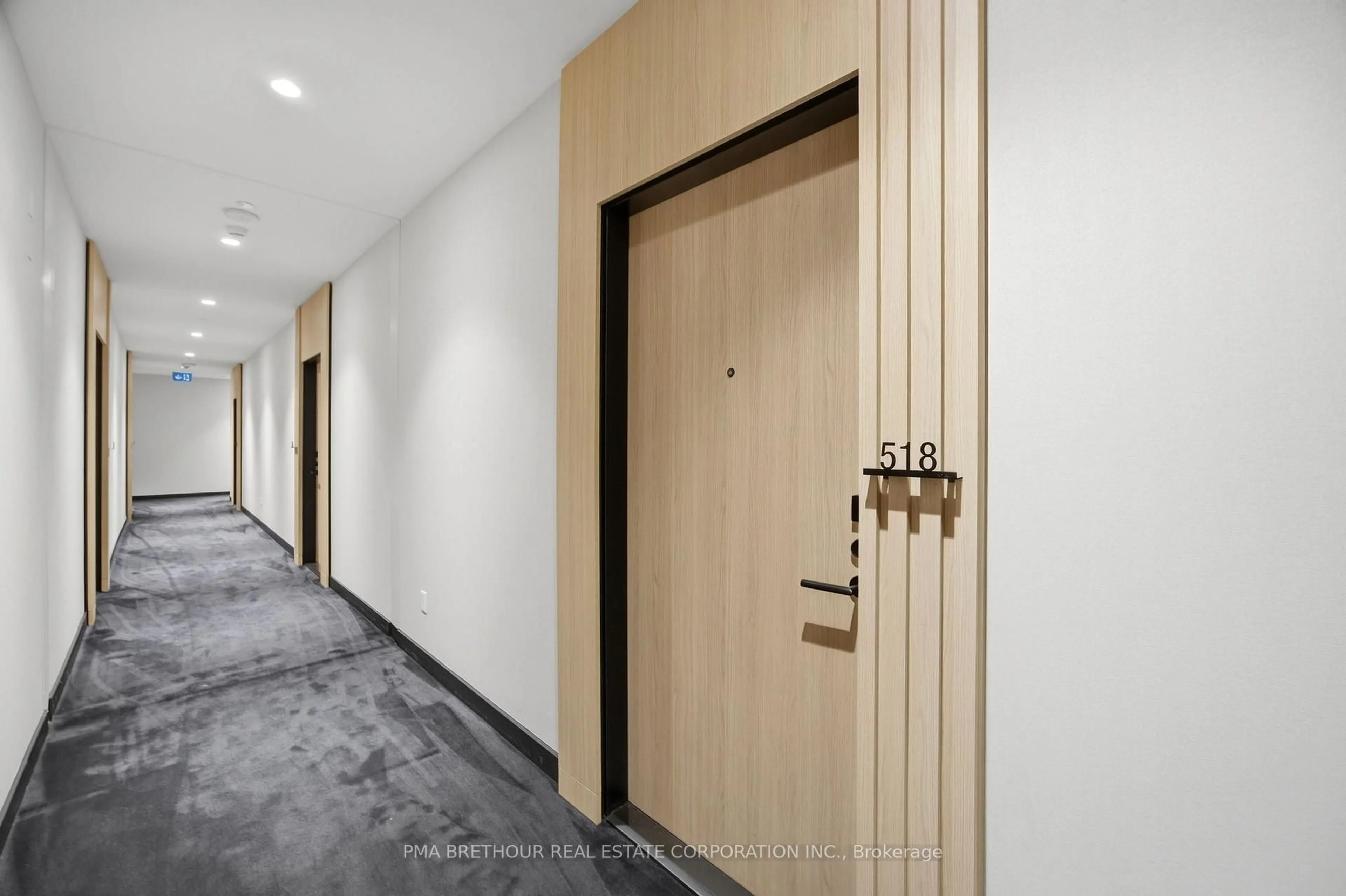 Indoor foyer for 15 Mercer St #518, Toronto Ontario M5V 0T8