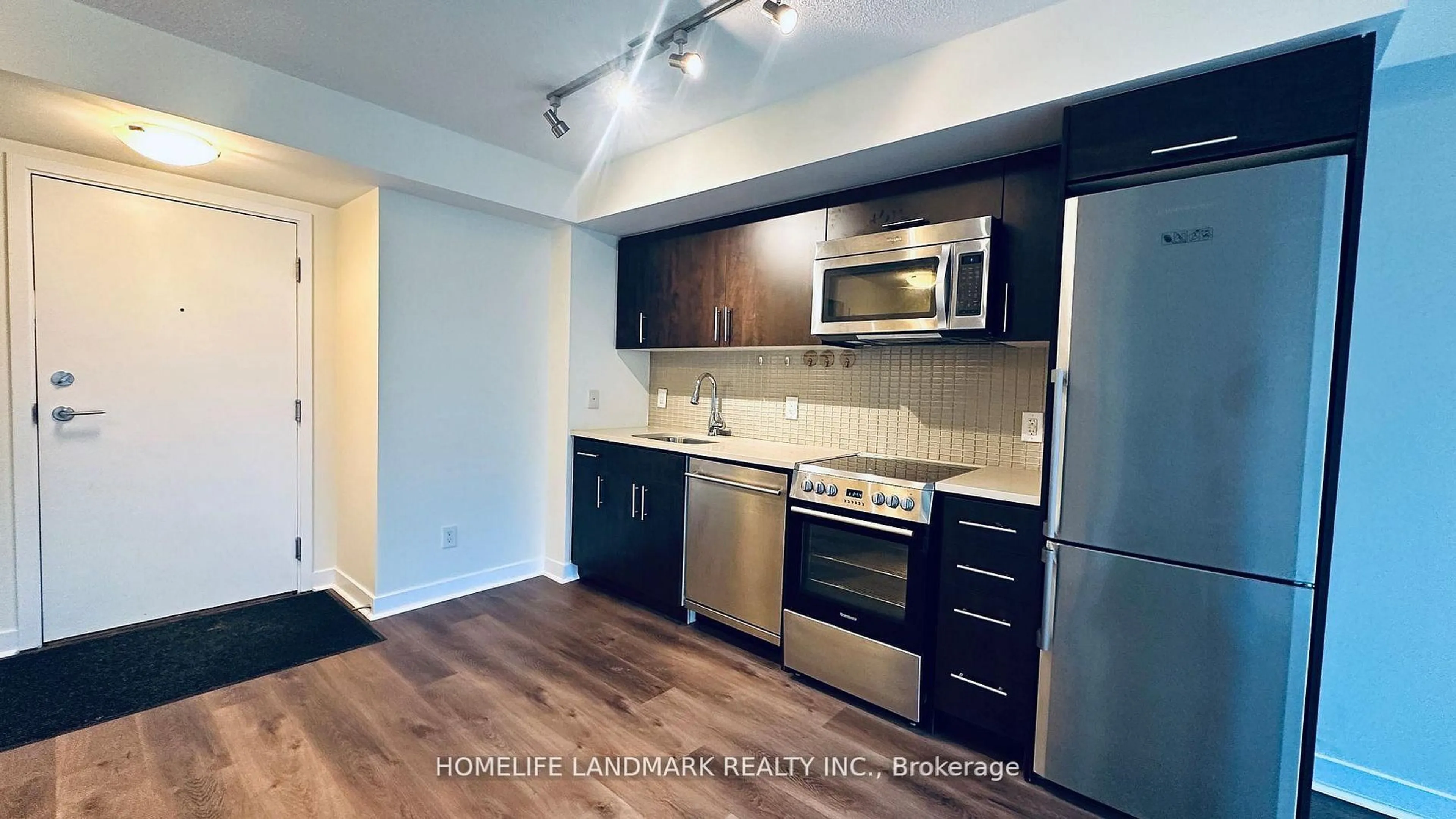 Standard kitchen, wood/laminate floor for 295 Adelaide St #605, Toronto Ontario M5V 0L4