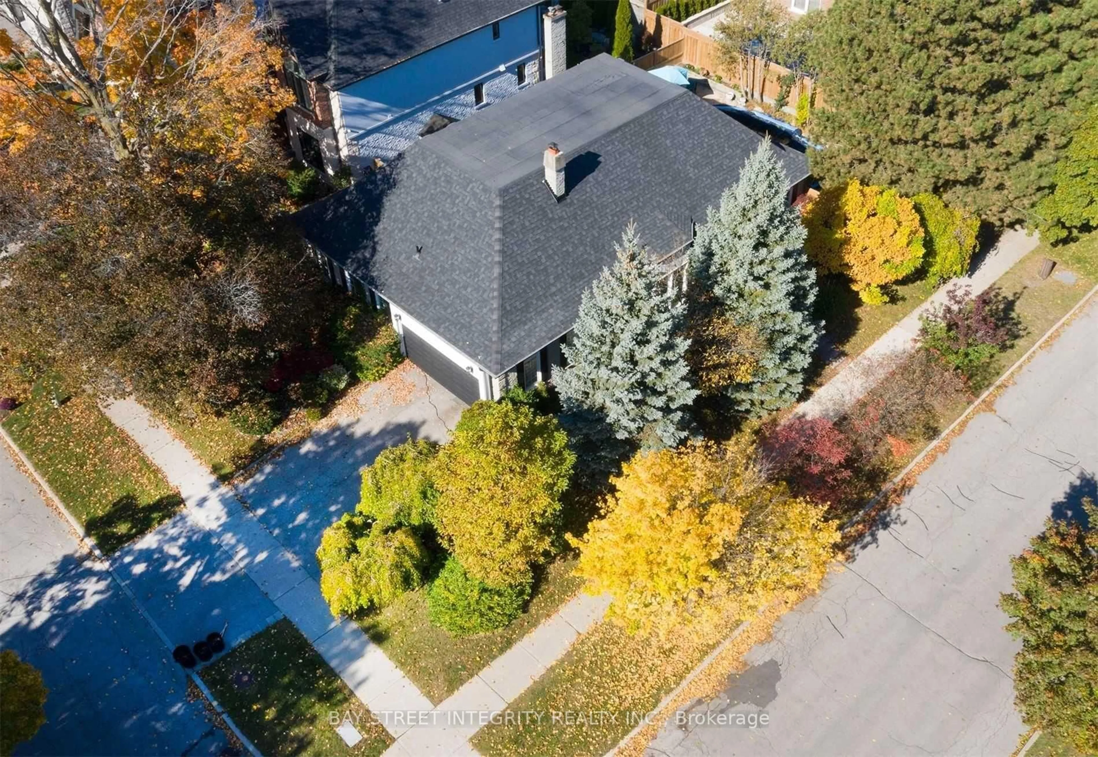 A pic from outside/outdoor area/front of a property/back of a property/a pic from drone, street for 46 Caravan Dr, Toronto Ontario M3B 1N3