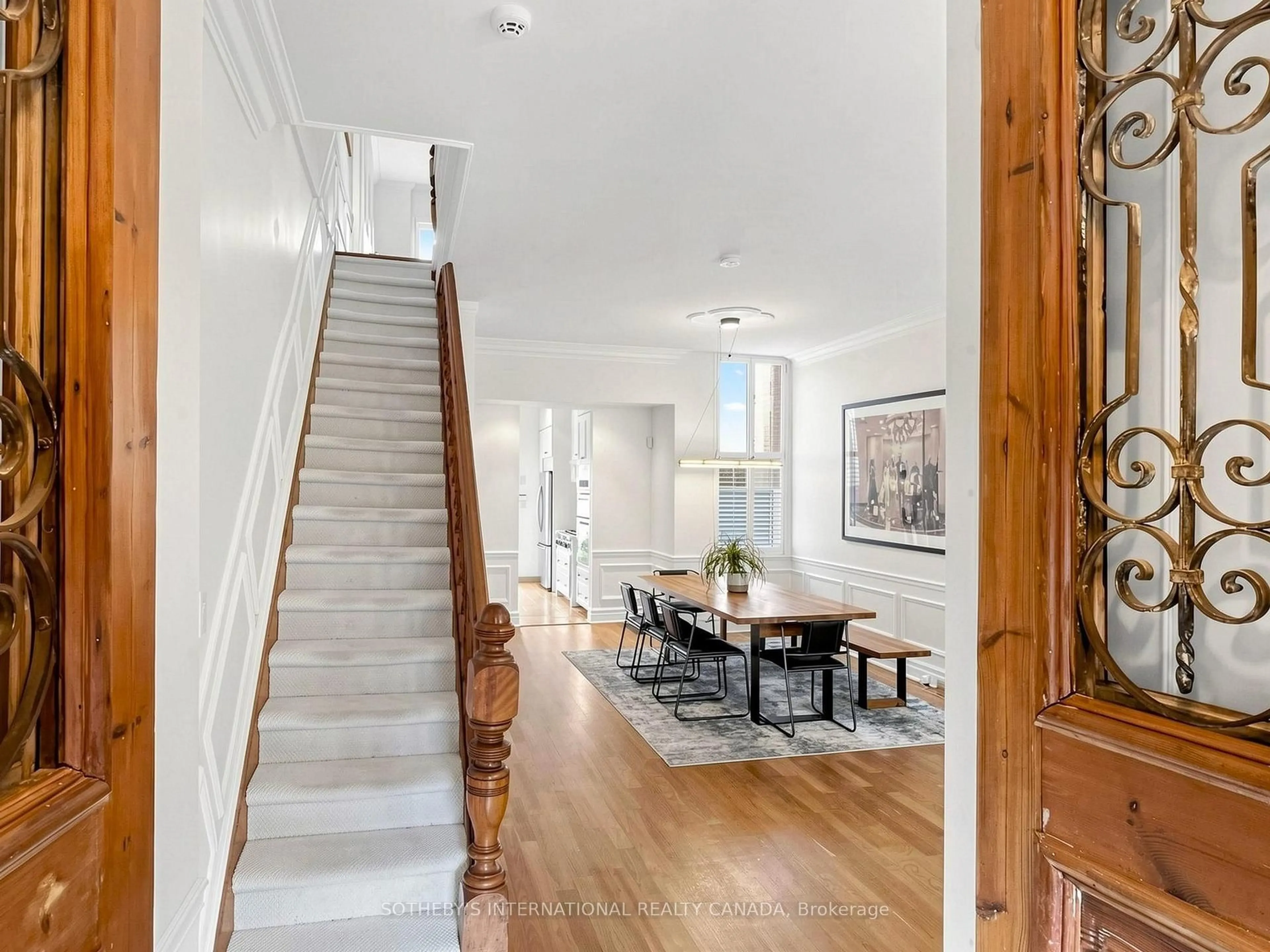 Indoor entryway for 328 Wellesley St, Toronto Ontario M4X 1H3