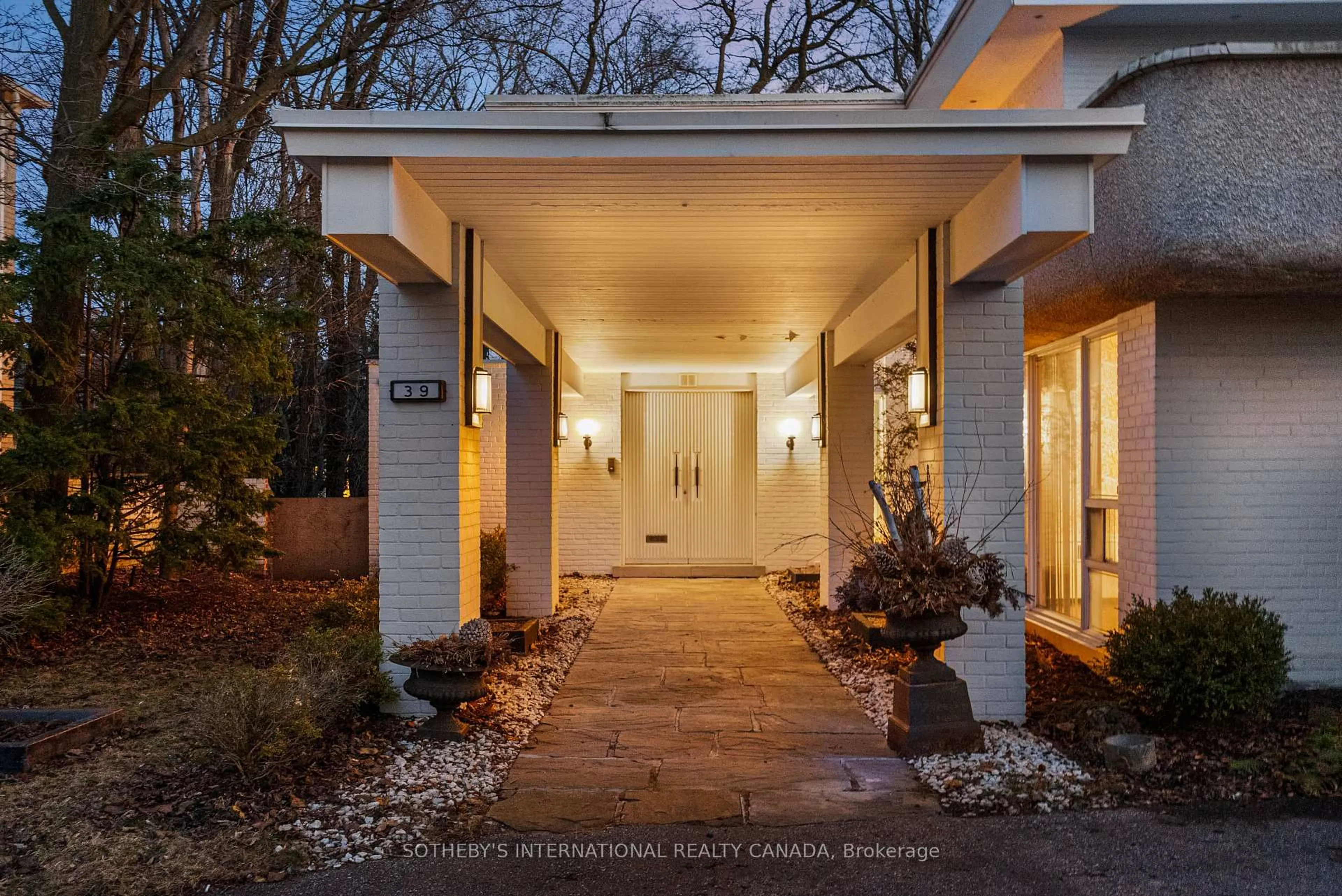 Unknown for 39 Burton Rd, Toronto Ontario M5P 1V1