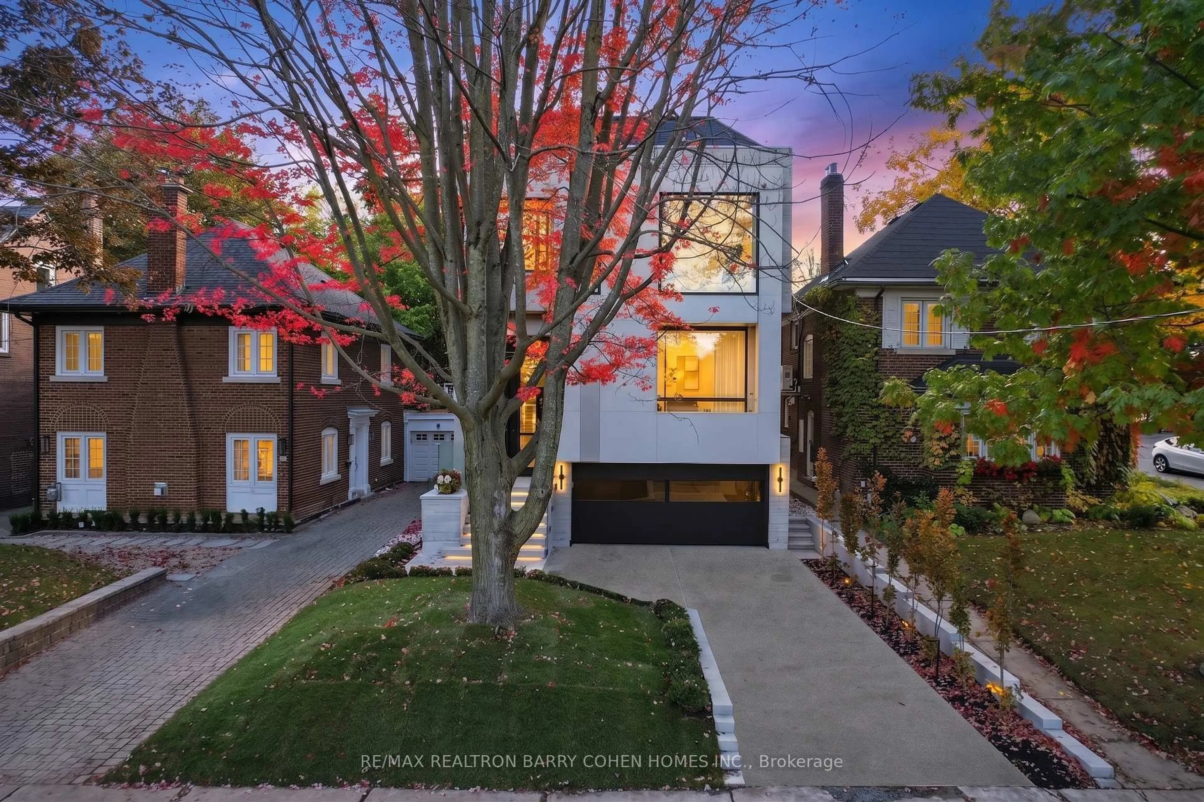 A pic from outside/outdoor area/front of a property/back of a property/a pic from drone, street for 39 Chudleigh Ave, Toronto Ontario M4R 1T1