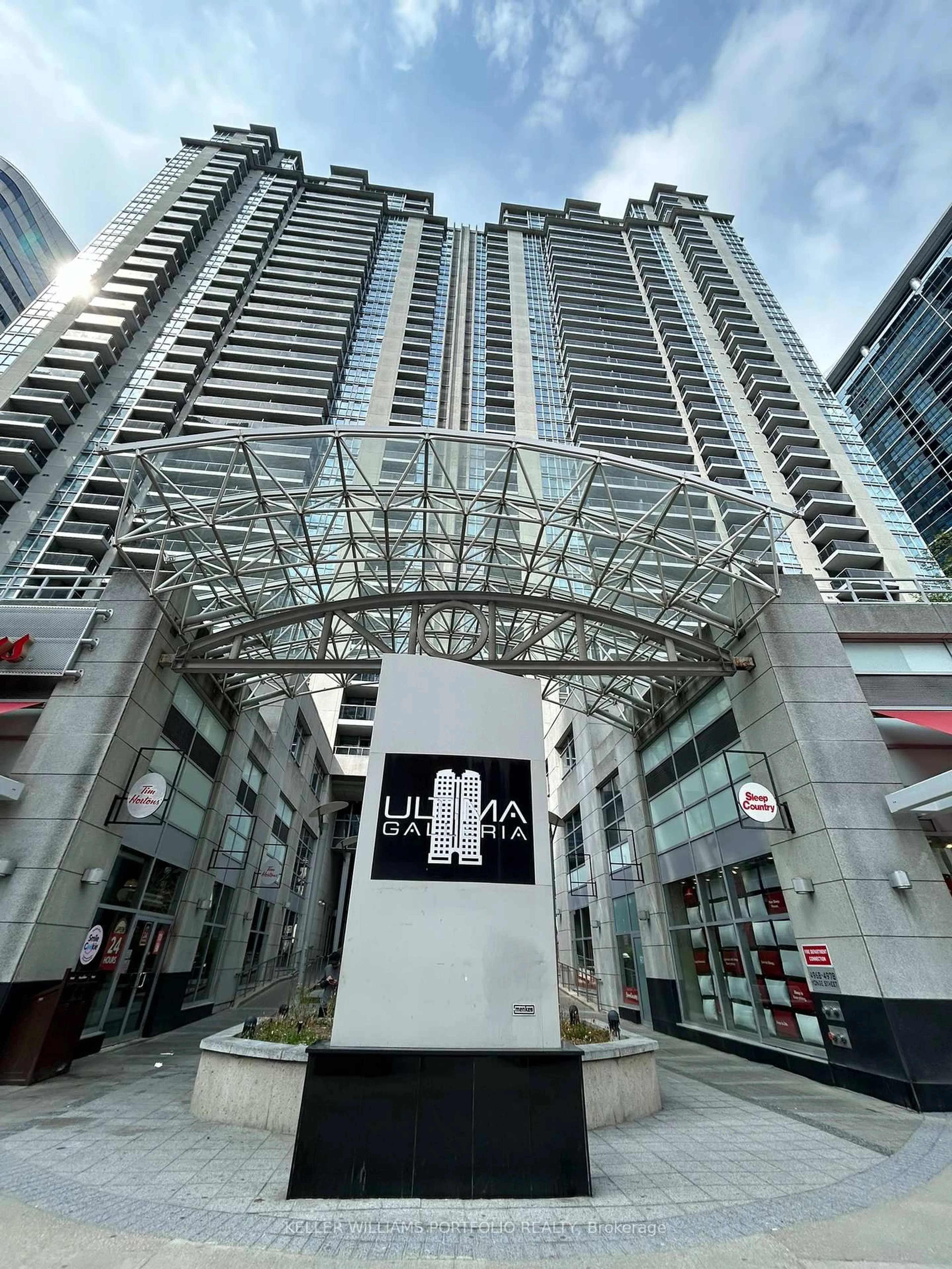 Indoor foyer for 4968 Yonge St #2801, Toronto Ontario M2N 7G9