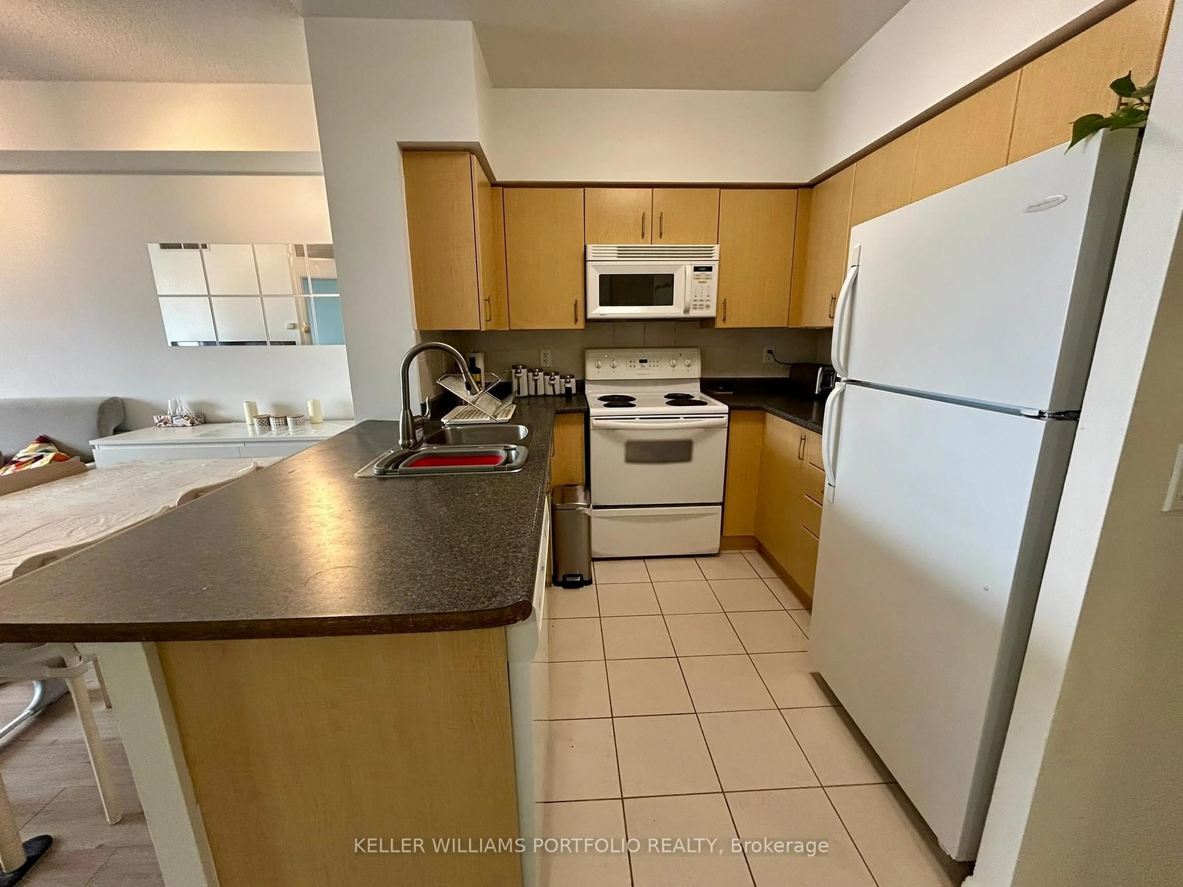 Standard kitchen, unknown for 4968 Yonge St #2801, Toronto Ontario M2N 7G9