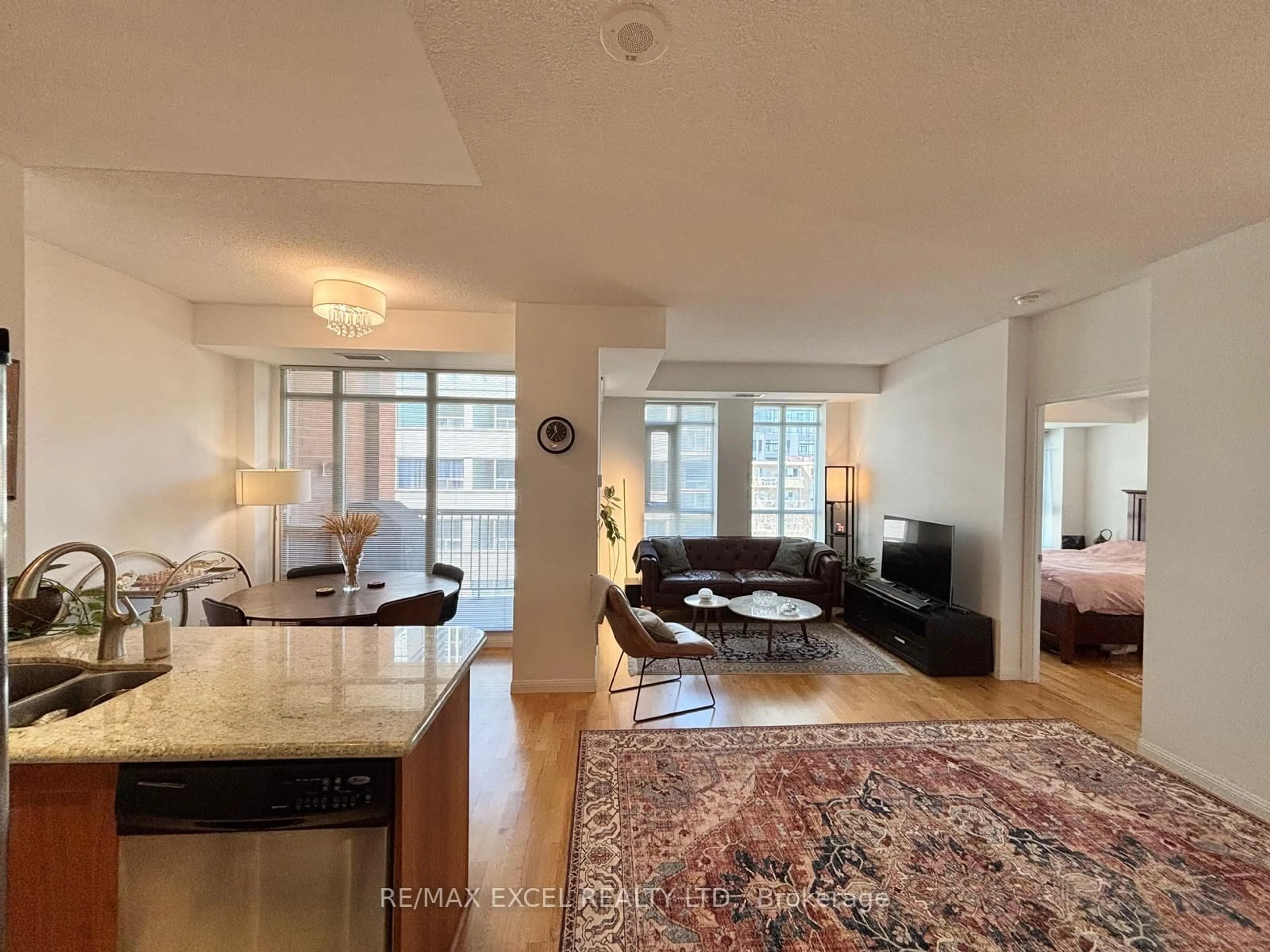 A pic of a room for 900 Mount Pleasant Rd #426, Toronto Ontario M4P 3J9