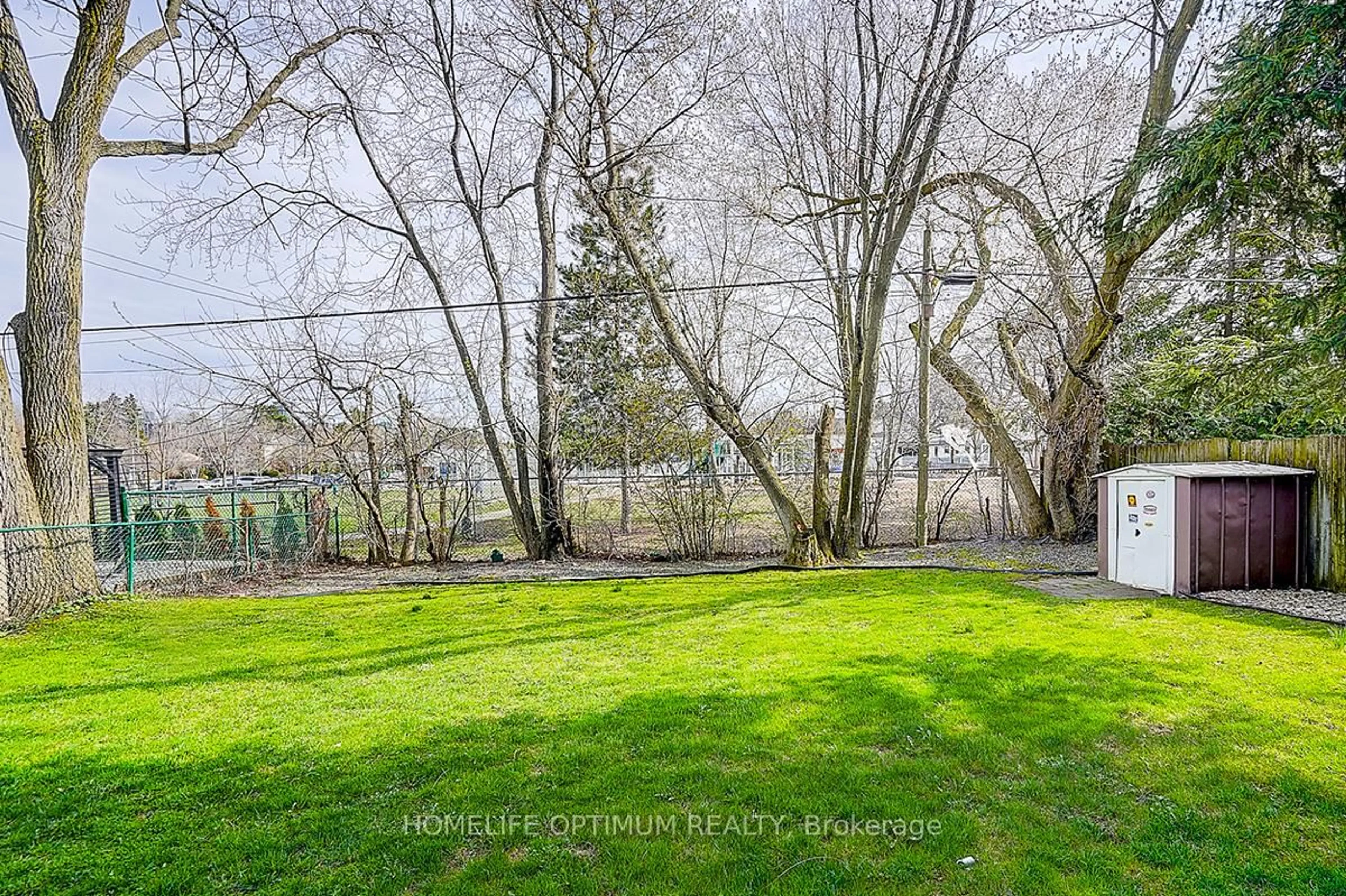 A pic from outside/outdoor area/front of a property/back of a property/a pic from drone, forest/trees view for 225 Horsham Ave, Toronto Ontario M2N 2A7