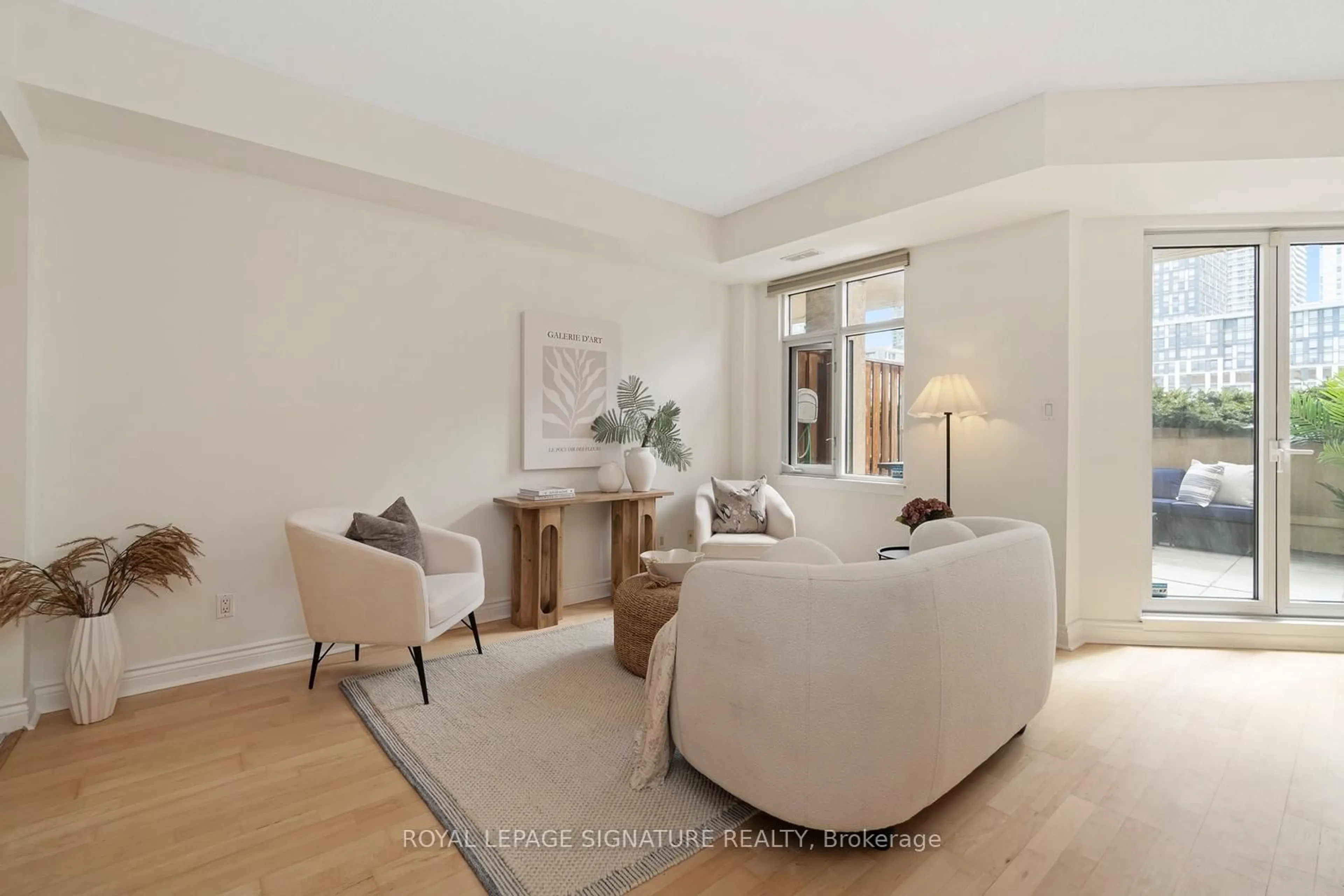 Living room with furniture, unknown for 550 Front St #207, Toronto Ontario M5V 3N5