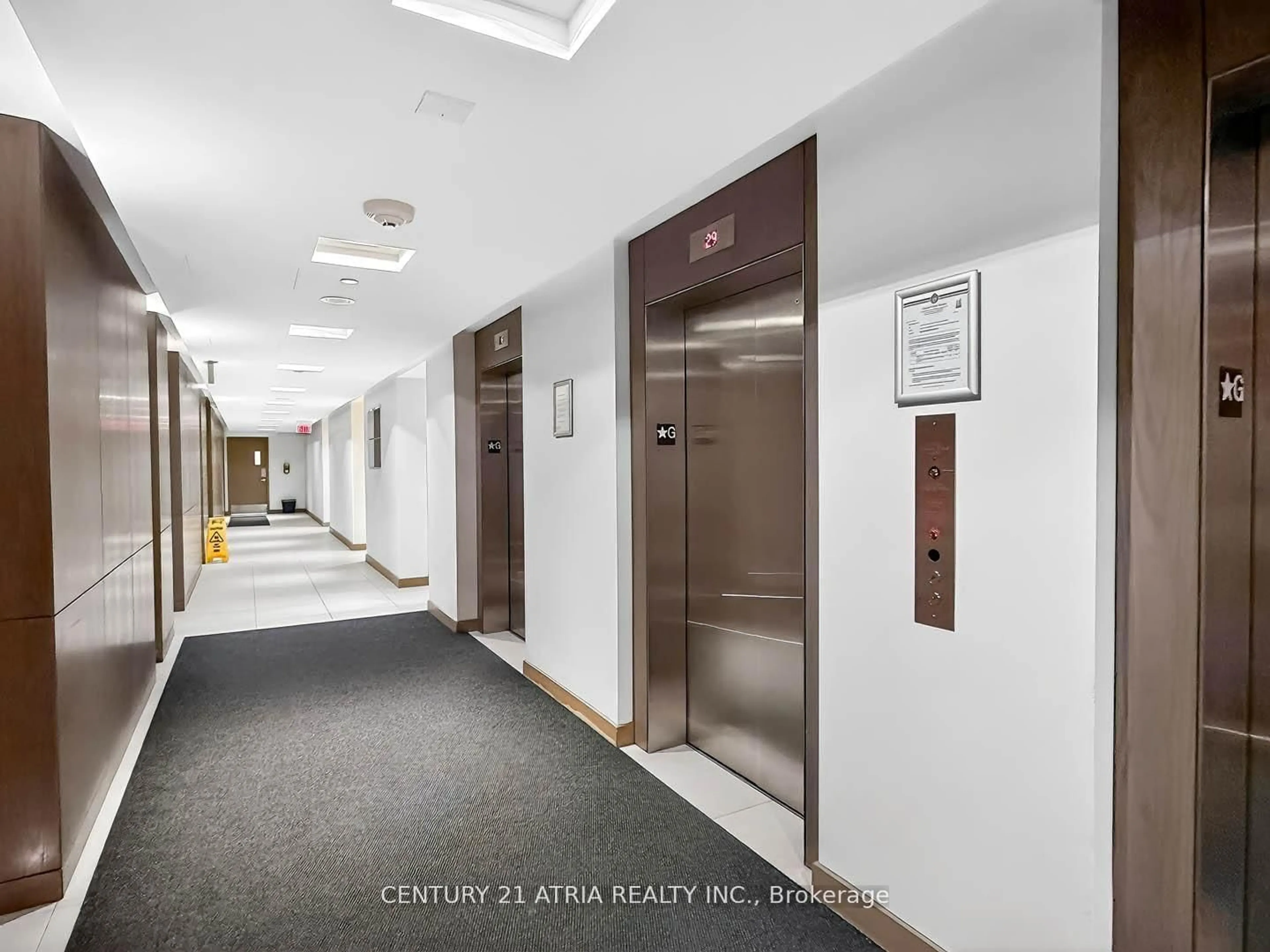 Indoor foyer for 121 McMahon Dr #2703, Toronto Ontario M2K 0C1