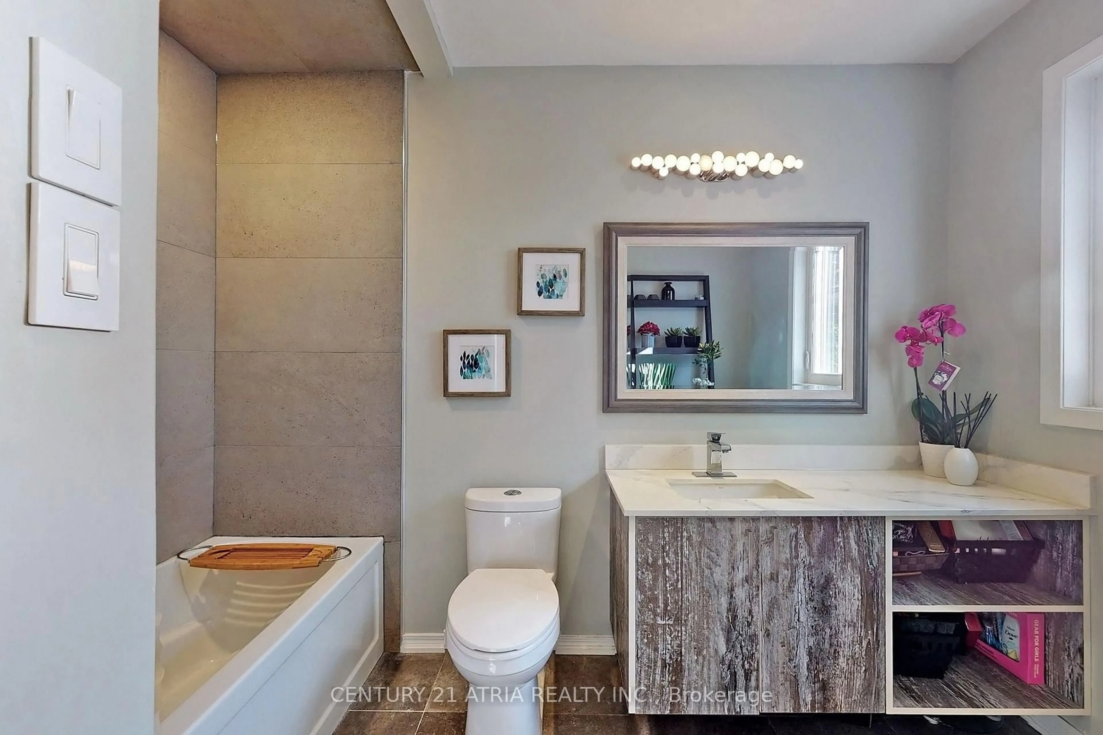 Contemporary bathroom, ceramic/tile floor for 182 Princess Ave, Toronto Ontario M2N 3R9