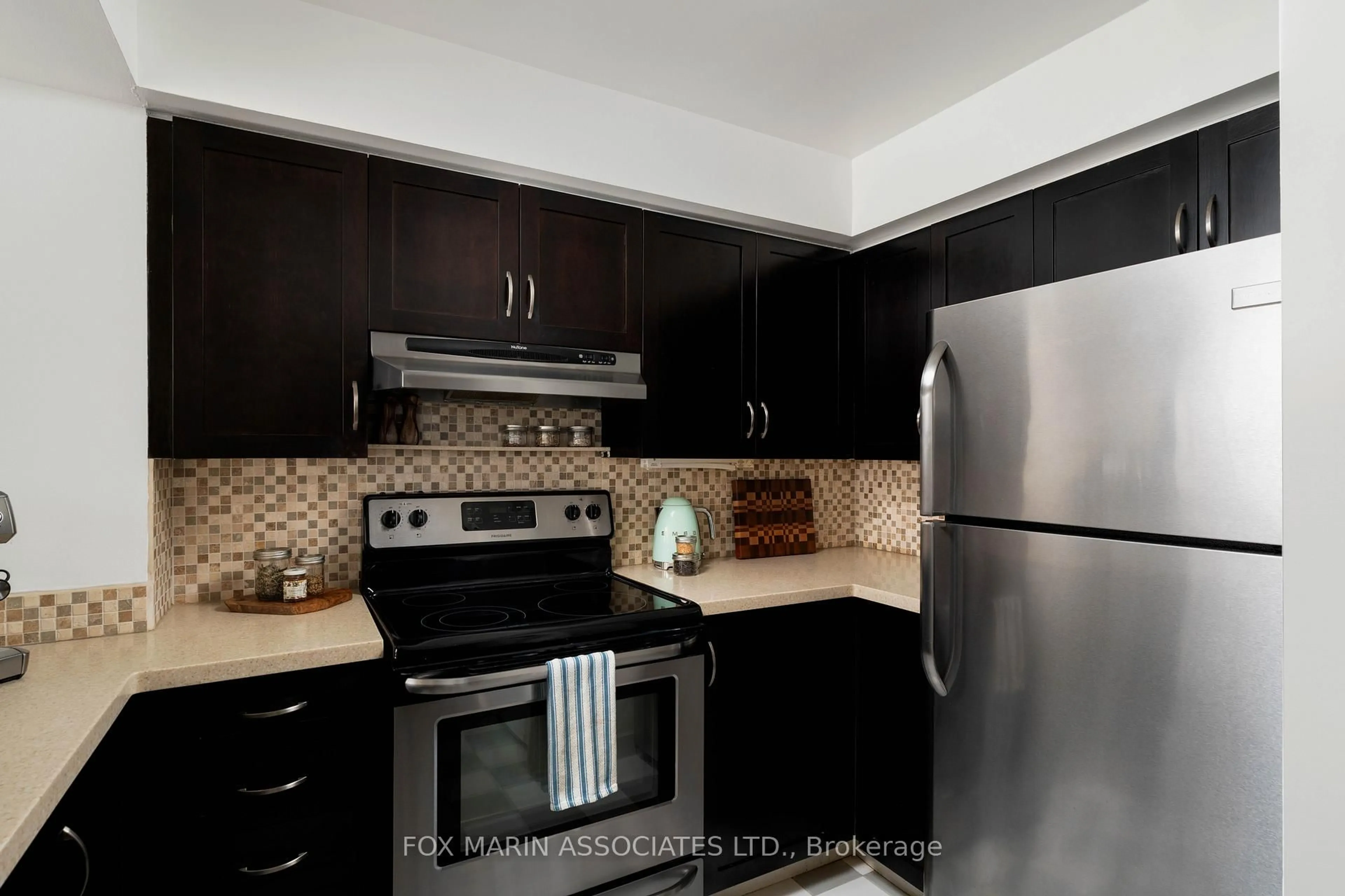 Standard kitchen, unknown for 801 King St #815, Toronto Ontario M5V 3C9