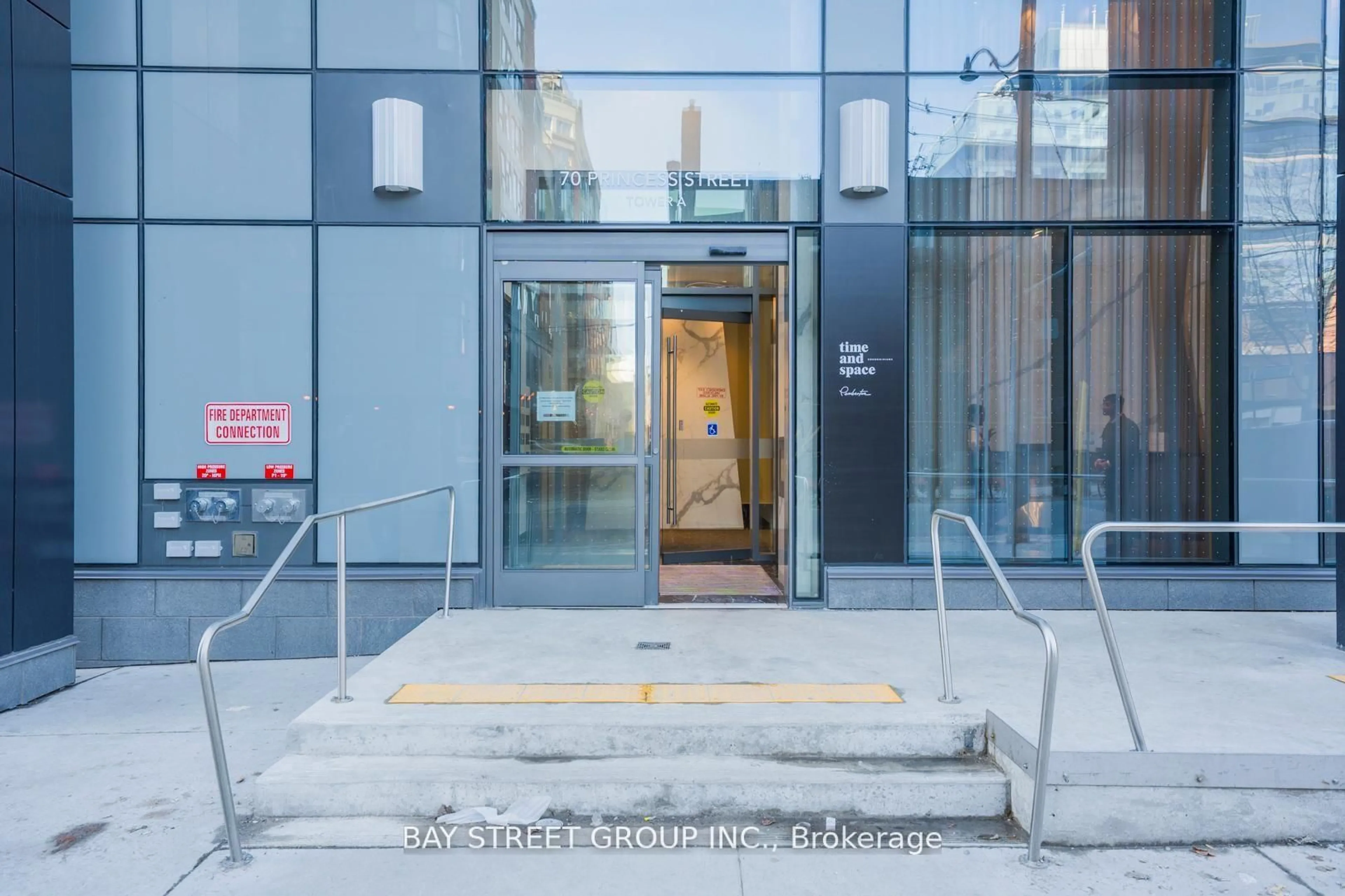 Indoor foyer for 70 Princess St #1227E, Toronto Ontario M5A 0X6