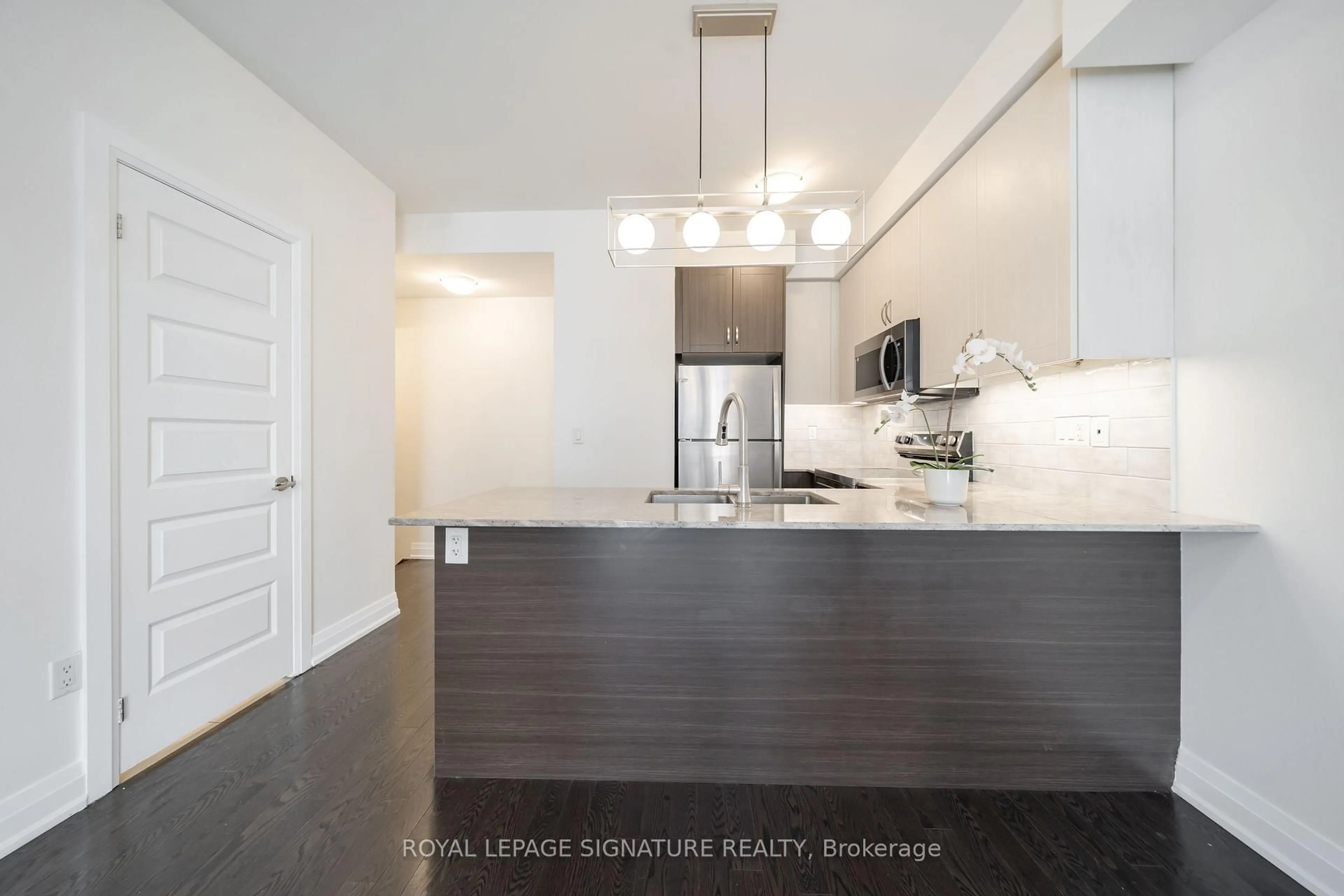 Open concept kitchen, wood/laminate floor for 11 Eldora Ave #13, Toronto Ontario M2M 0B5