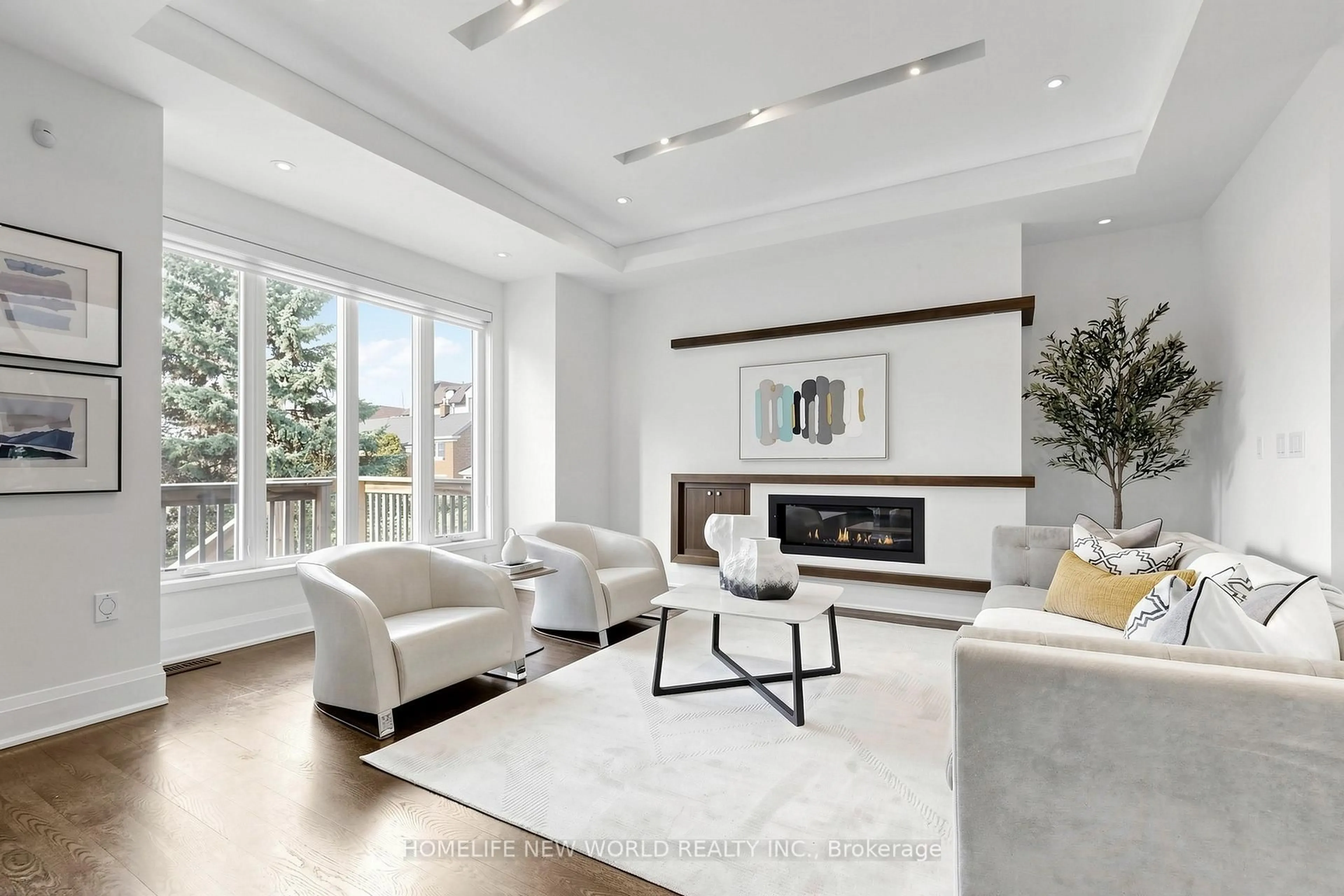 Living room with furniture, unknown for 220 Roe Ave, Toronto Ontario M5M 2J4