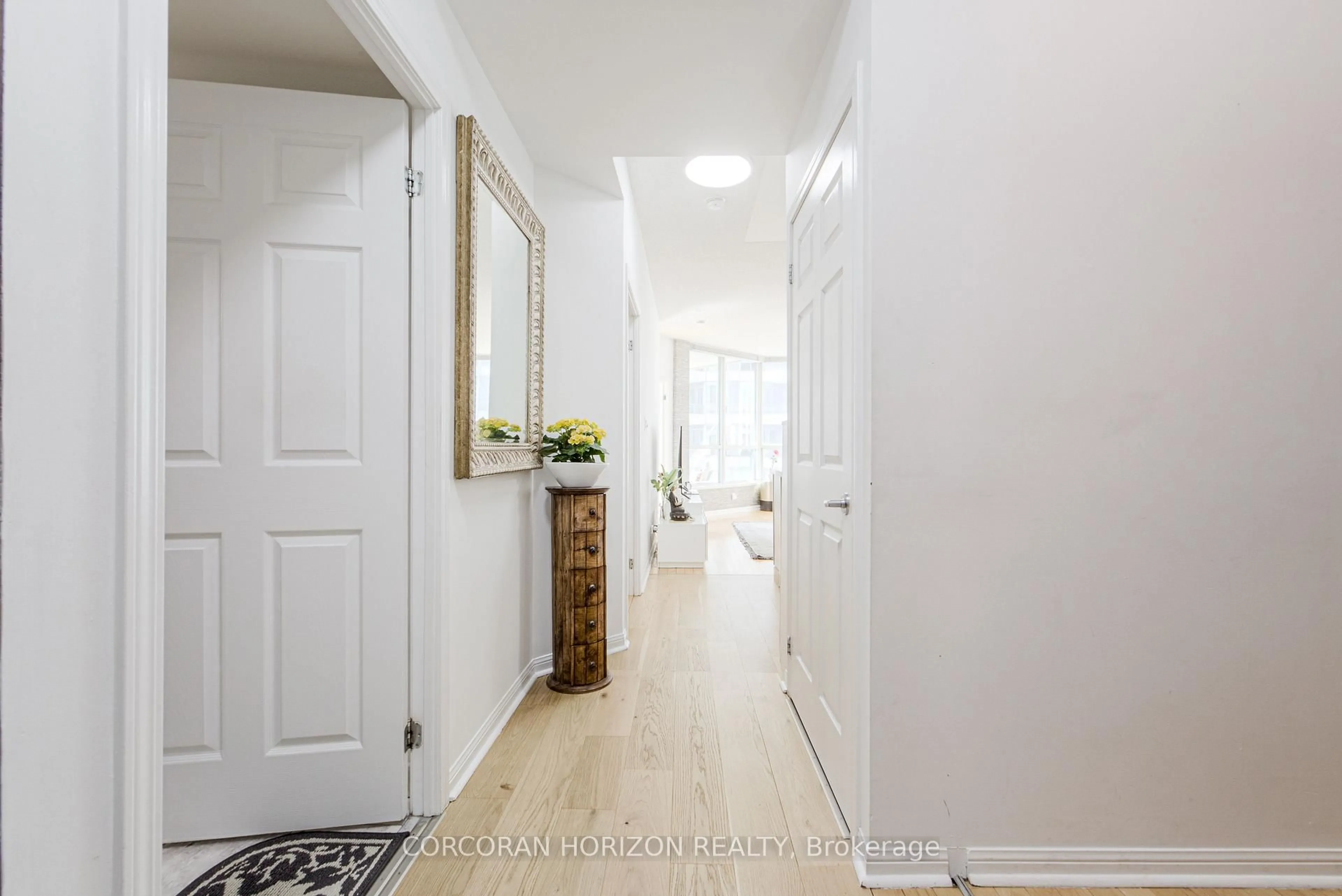 Indoor entryway for 228 Queens Quay #2009, Toronto Ontario M5J 2X1