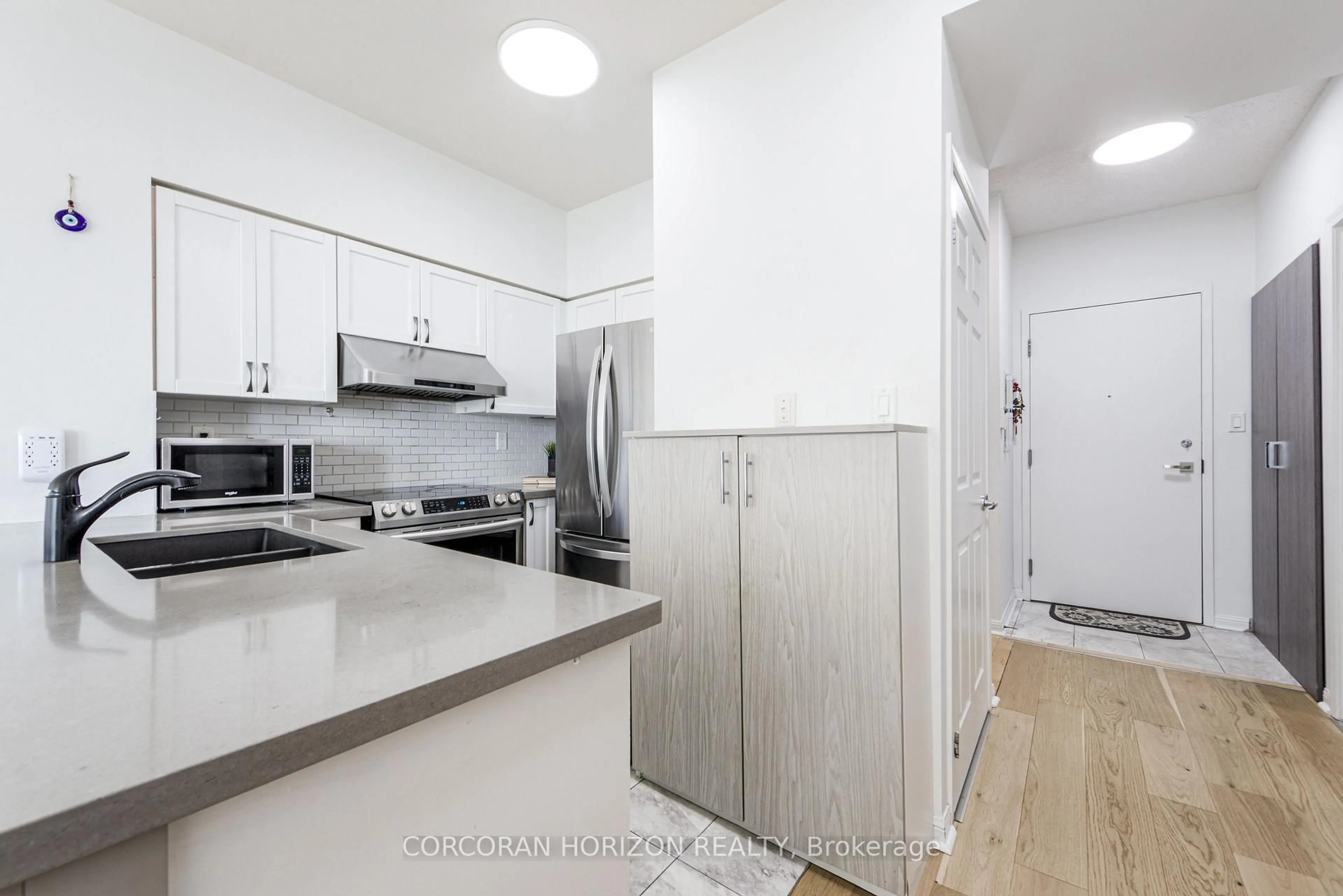 Standard kitchen, unknown for 228 Queens Quay #2009, Toronto Ontario M5J 2X1