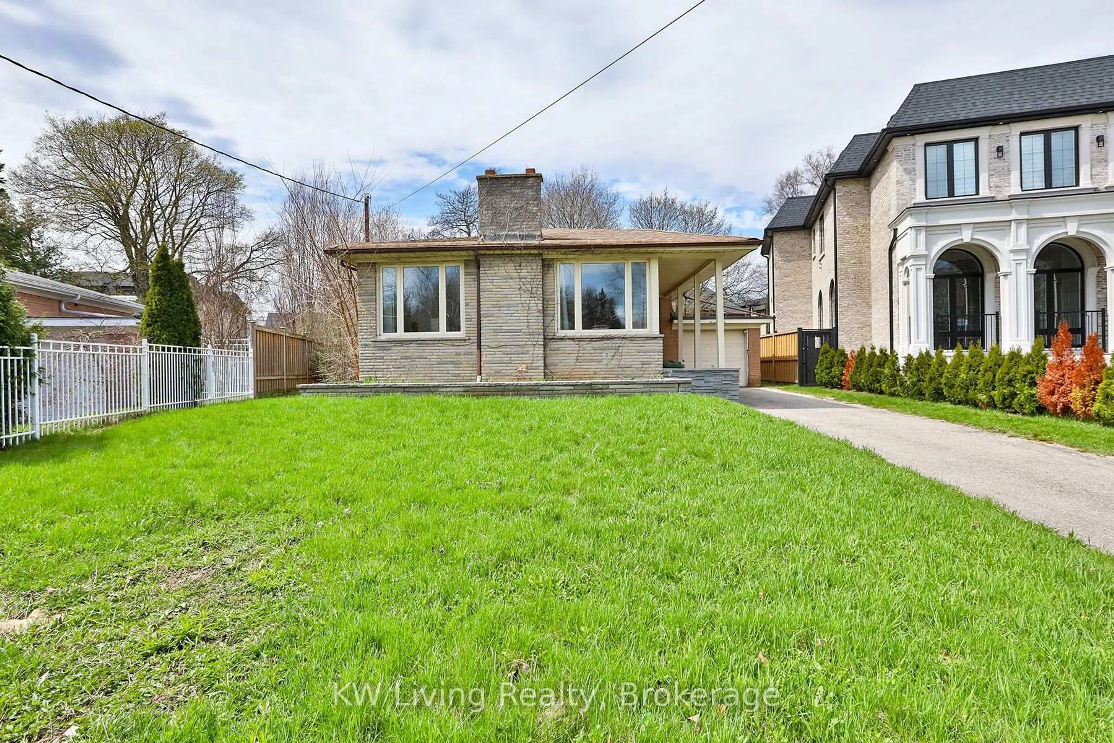 A pic from outside/outdoor area/front of a property/back of a property/a pic from drone, street for 66 Claywood Rd, Toronto Ontario M2N 2R2