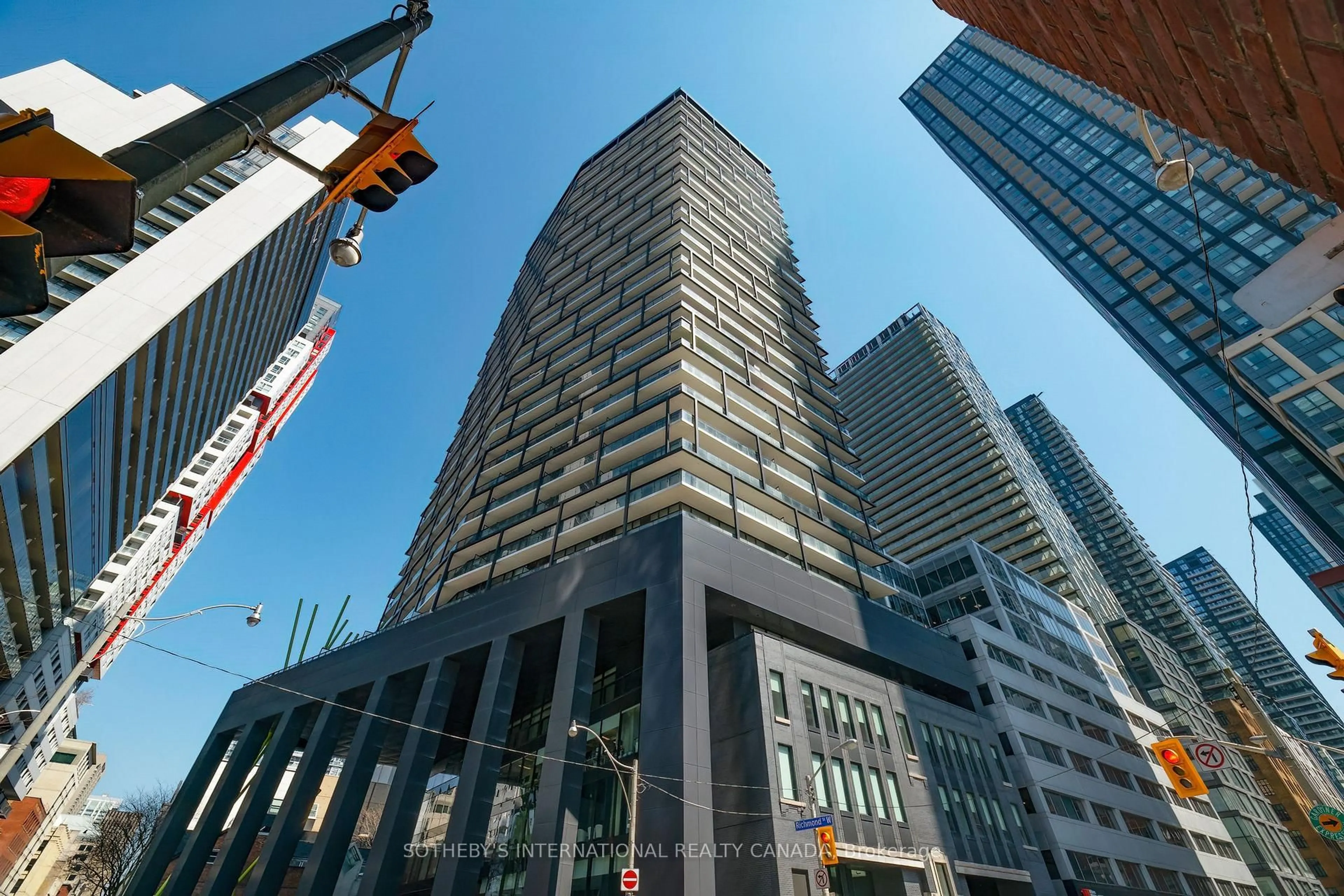 Indoor foyer for 125 Peter St #2603, Toronto Ontario M5V 0M2