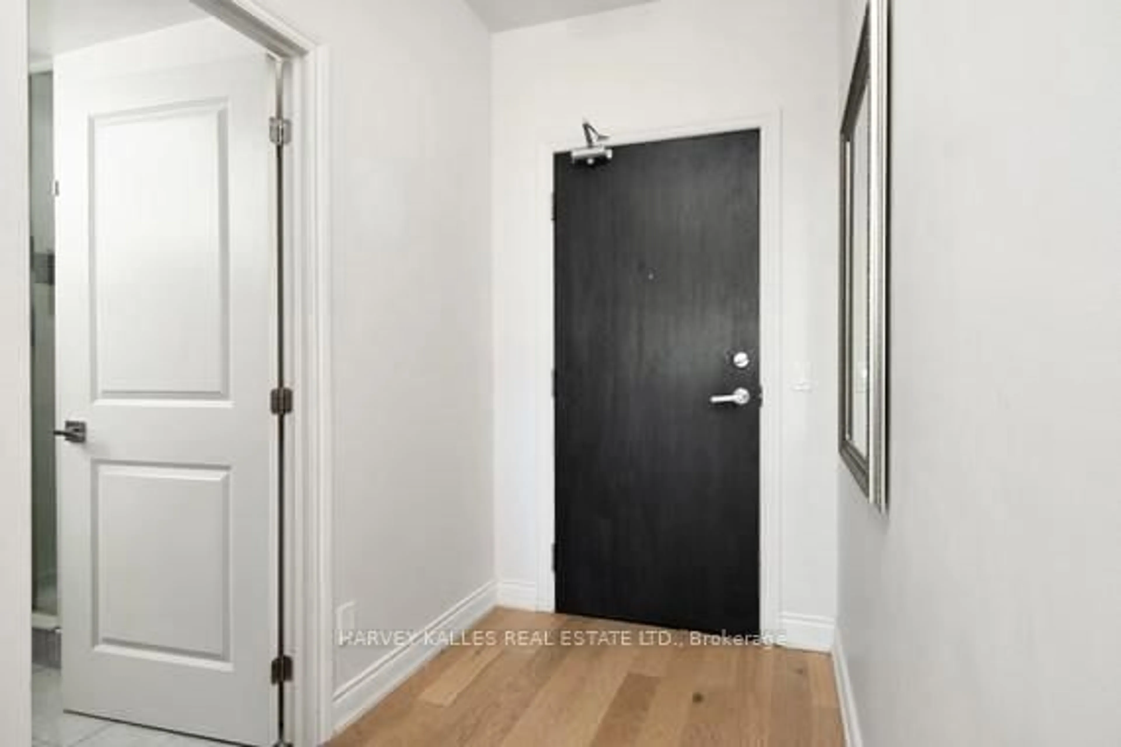 Indoor entryway for 23 Glebe Rd #709, Toronto Ontario M5P 0A1