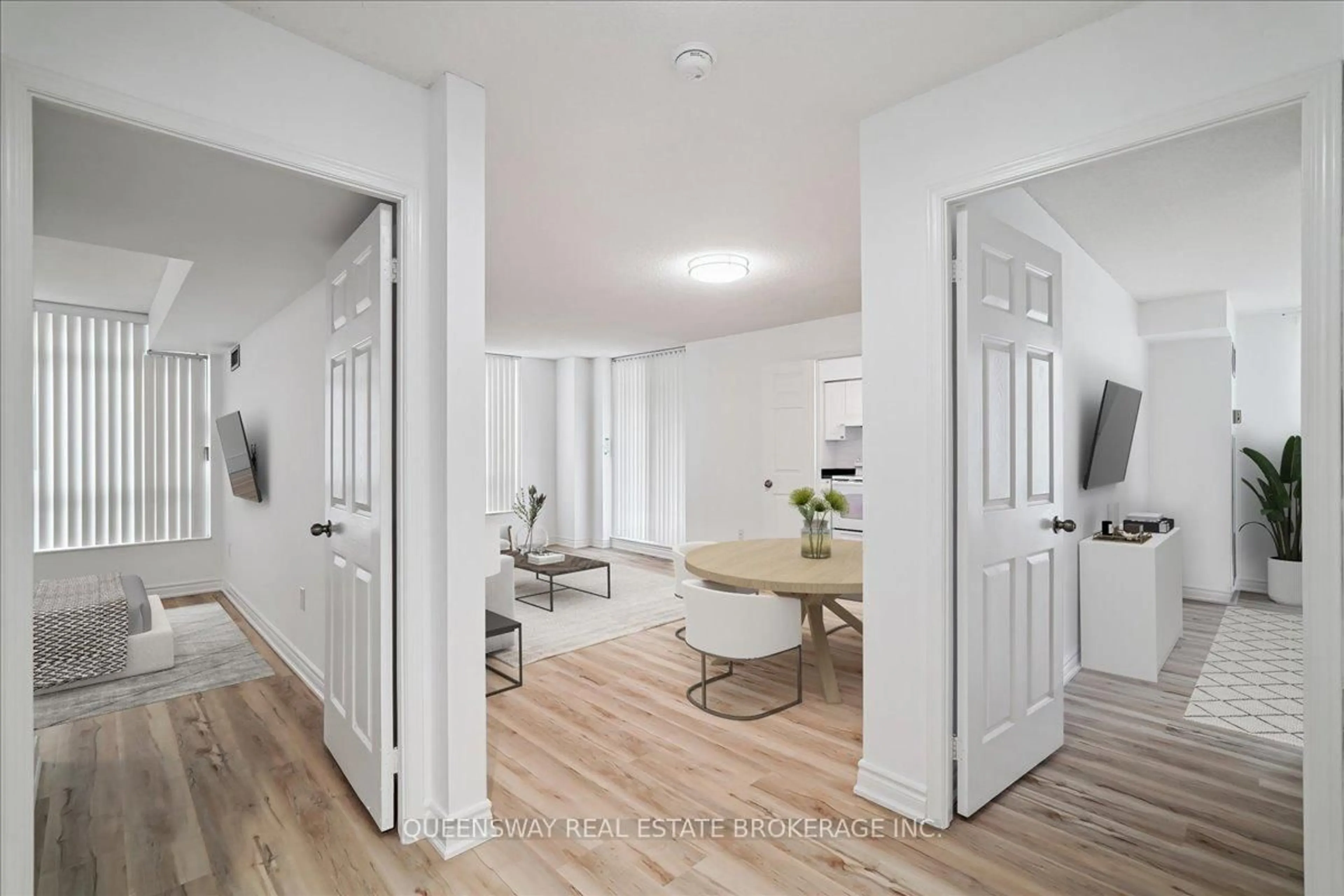 Indoor entryway for 28 Pemberton Ave #200, Toronto Ontario M2M 4L1