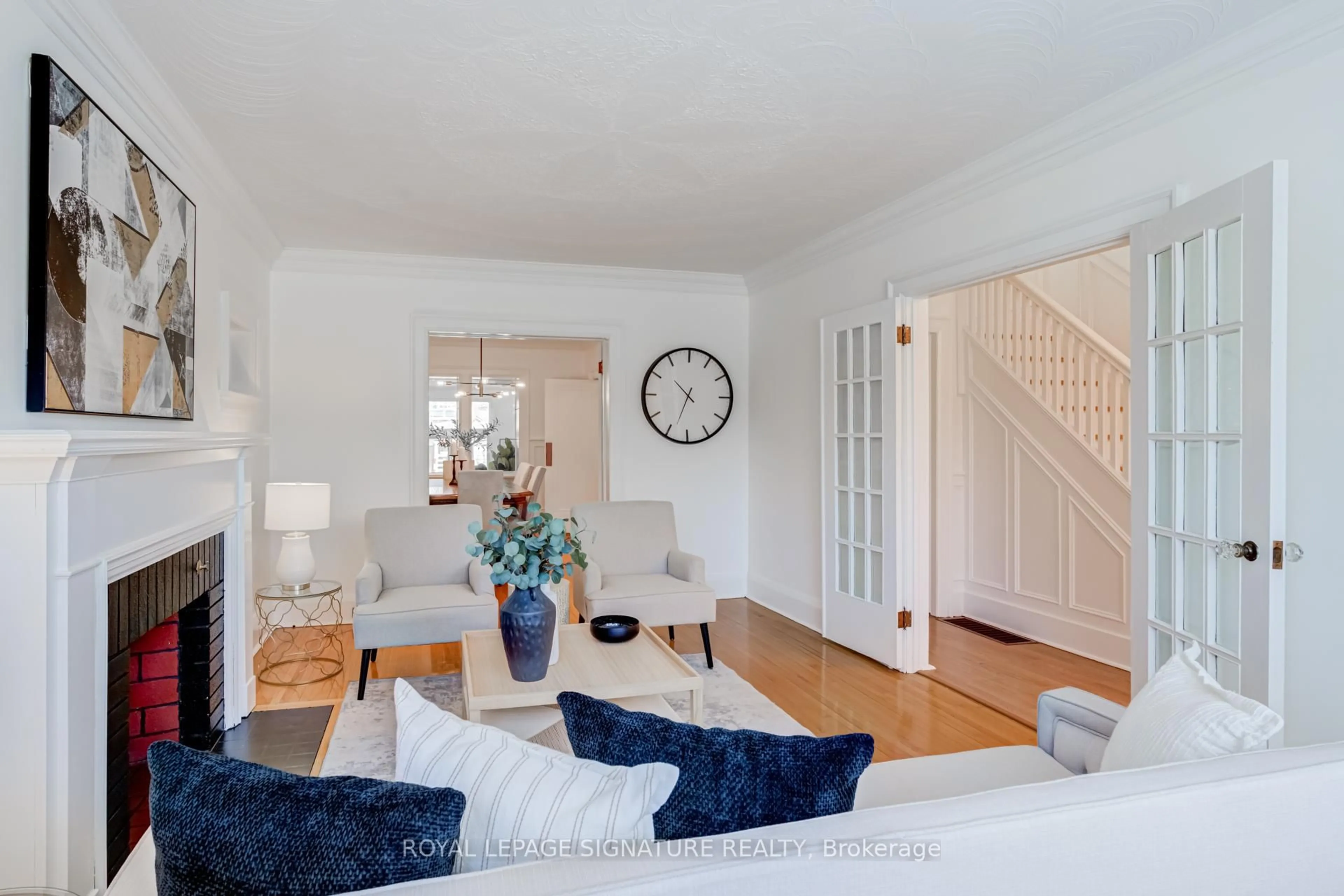 Living room with furniture, unknown for 138 Melrose Ave, Toronto Ontario M5M 1Y7