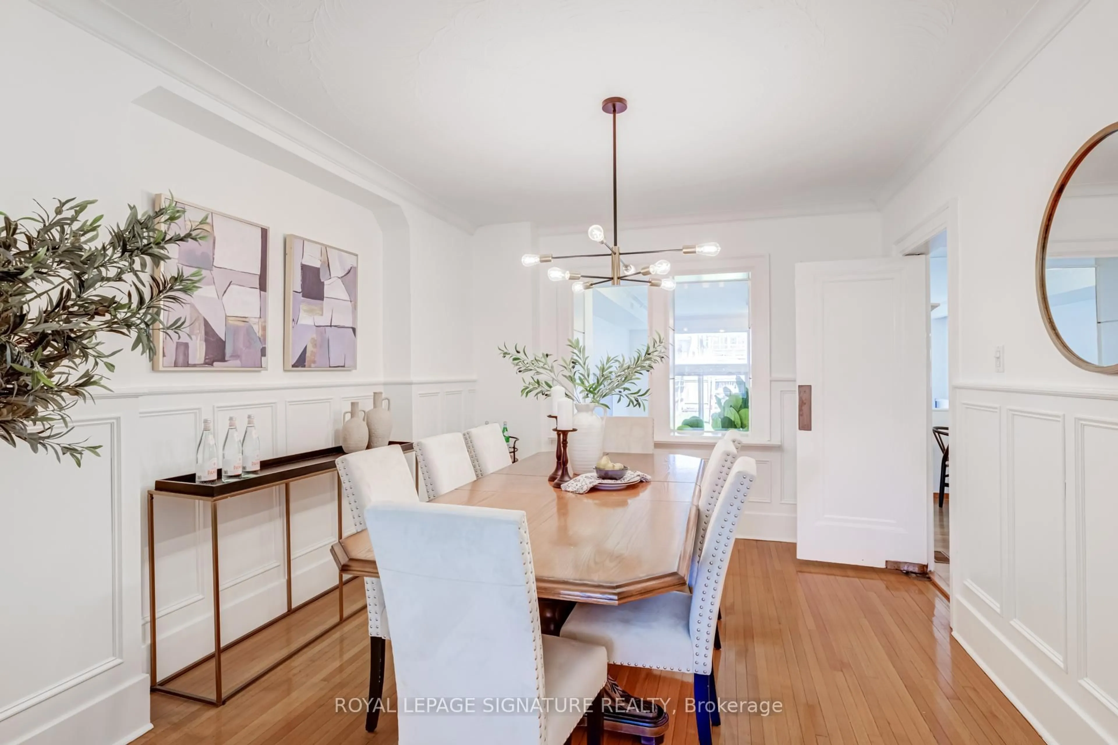 Dining room, wood/laminate floor for 138 Melrose Ave, Toronto Ontario M5M 1Y7