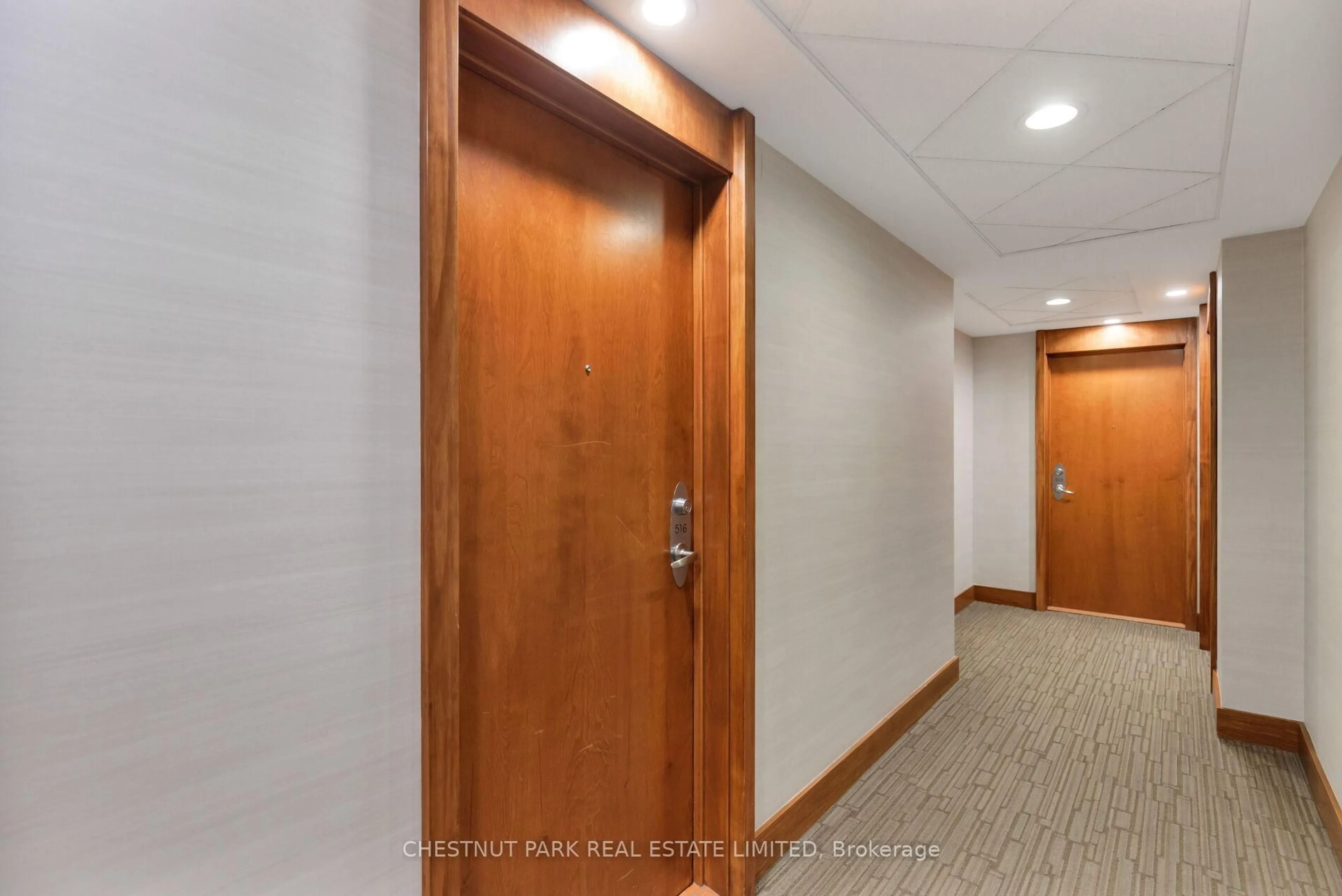 Indoor foyer for 500 Queens Quay #516E, Toronto Ontario M5V 3K8