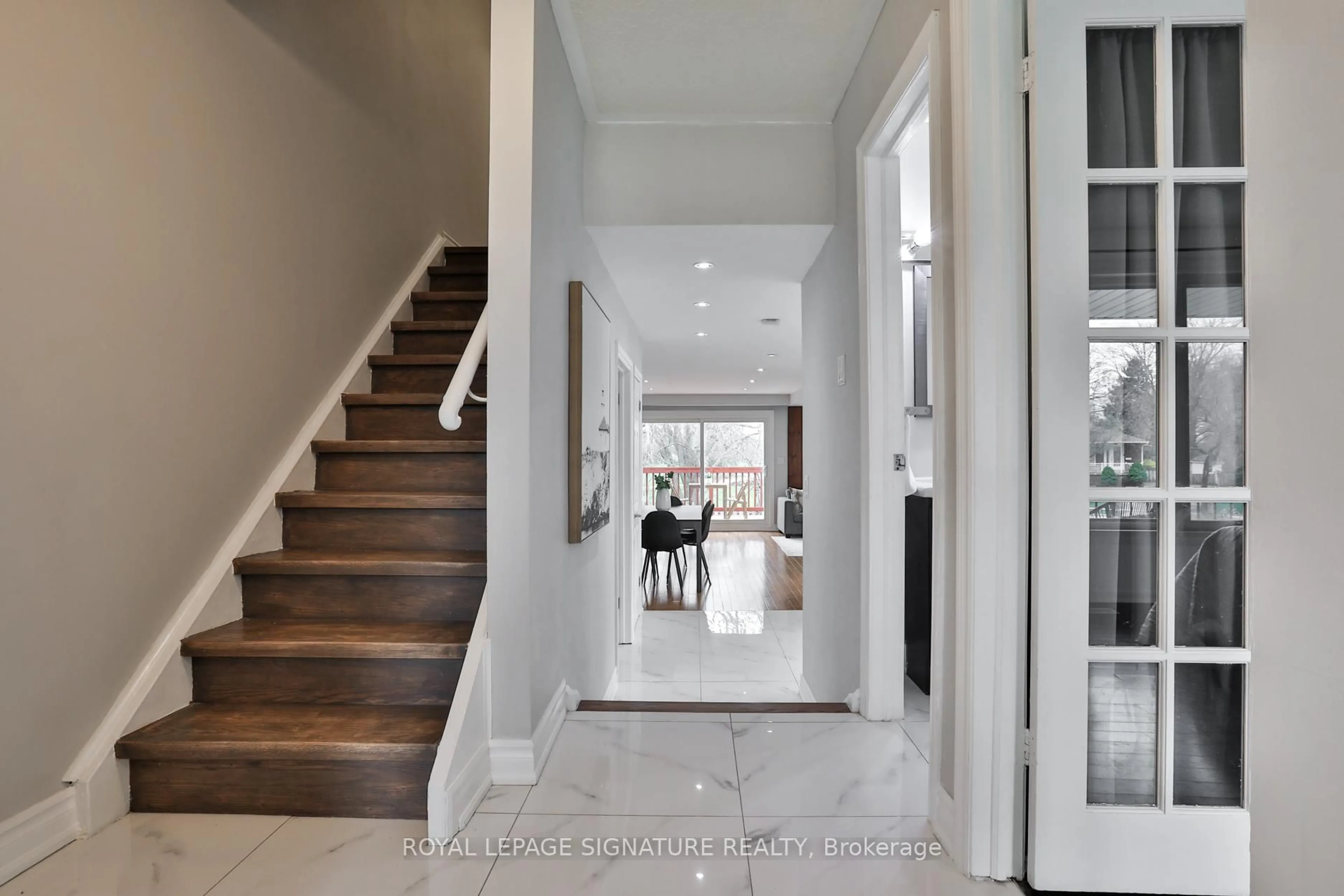 Indoor entryway for 92 Picola Crt, Toronto Ontario M2H 2N4