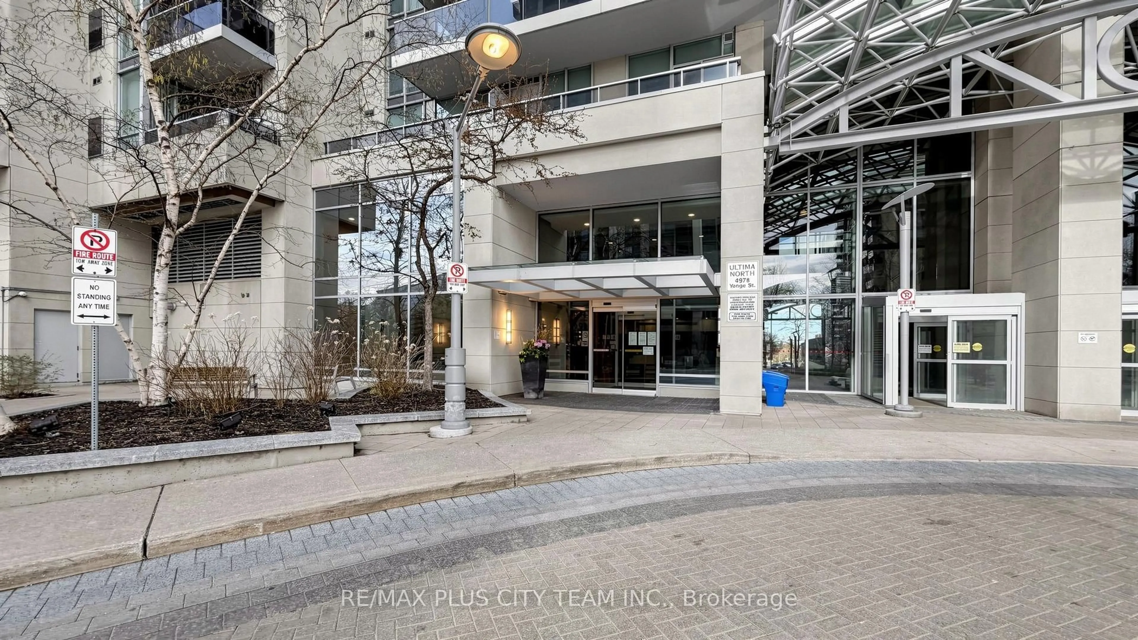 Indoor foyer for 4978 Yonge St #2212, Toronto Ontario M2N 7G8