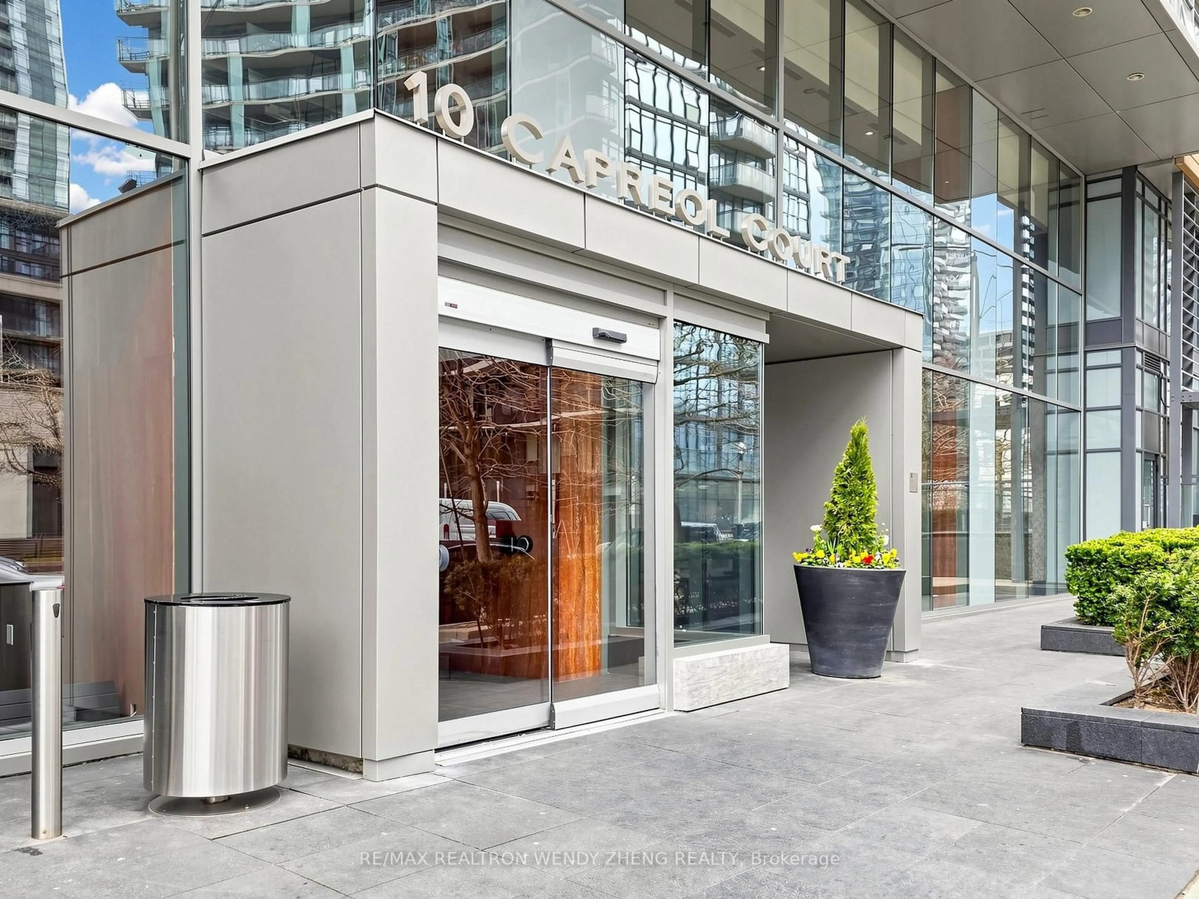 Indoor foyer for 10 Capreol Crt #1055, Toronto Ontario M5V 4B3