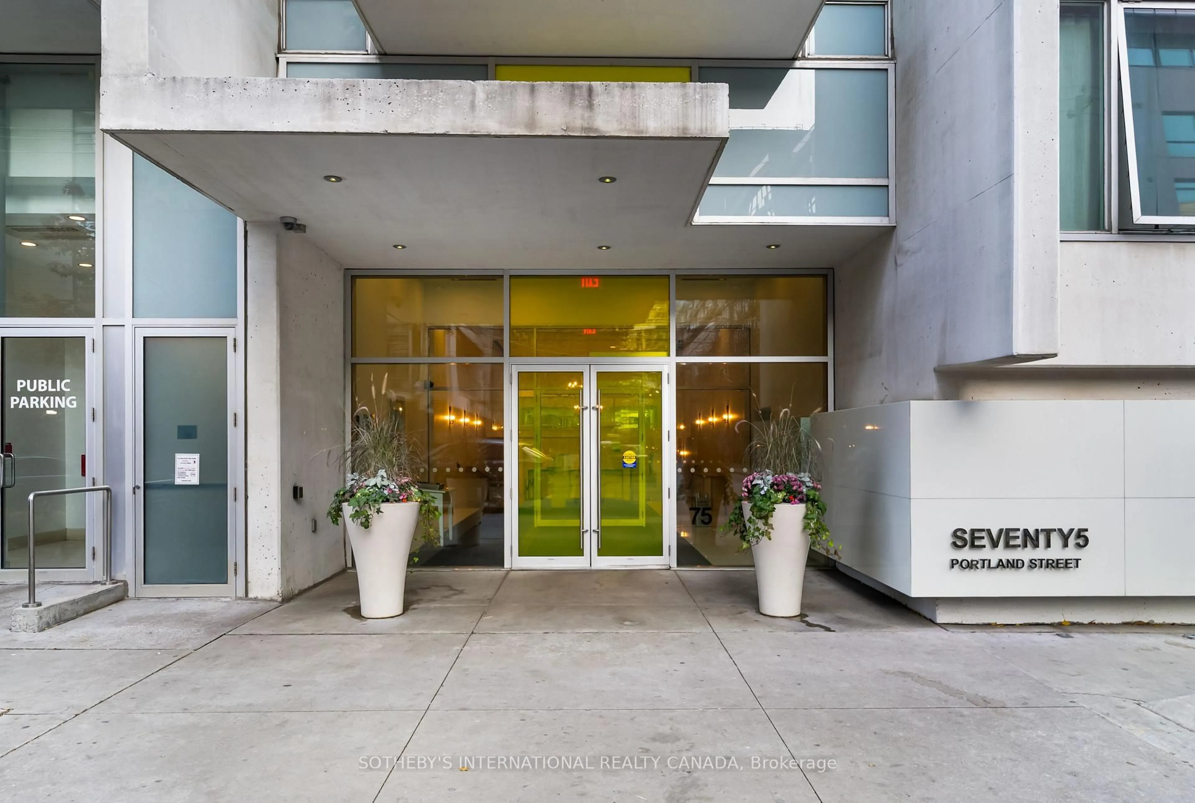 Indoor foyer for 75 Portland St #302, Toronto Ontario M5V 2M9