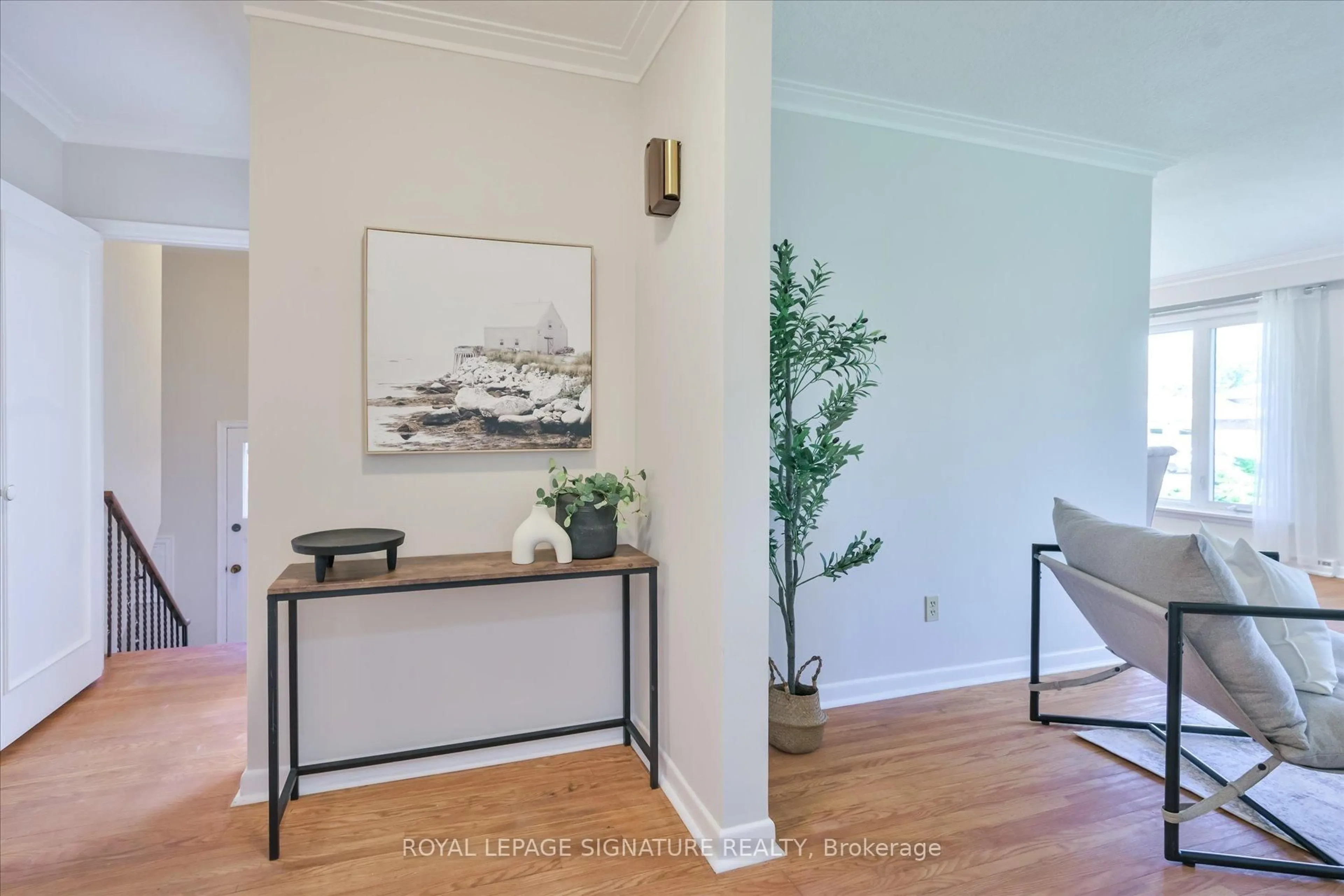 Indoor entryway for 10 Gretna Ave, Toronto Ontario M4A 2H4