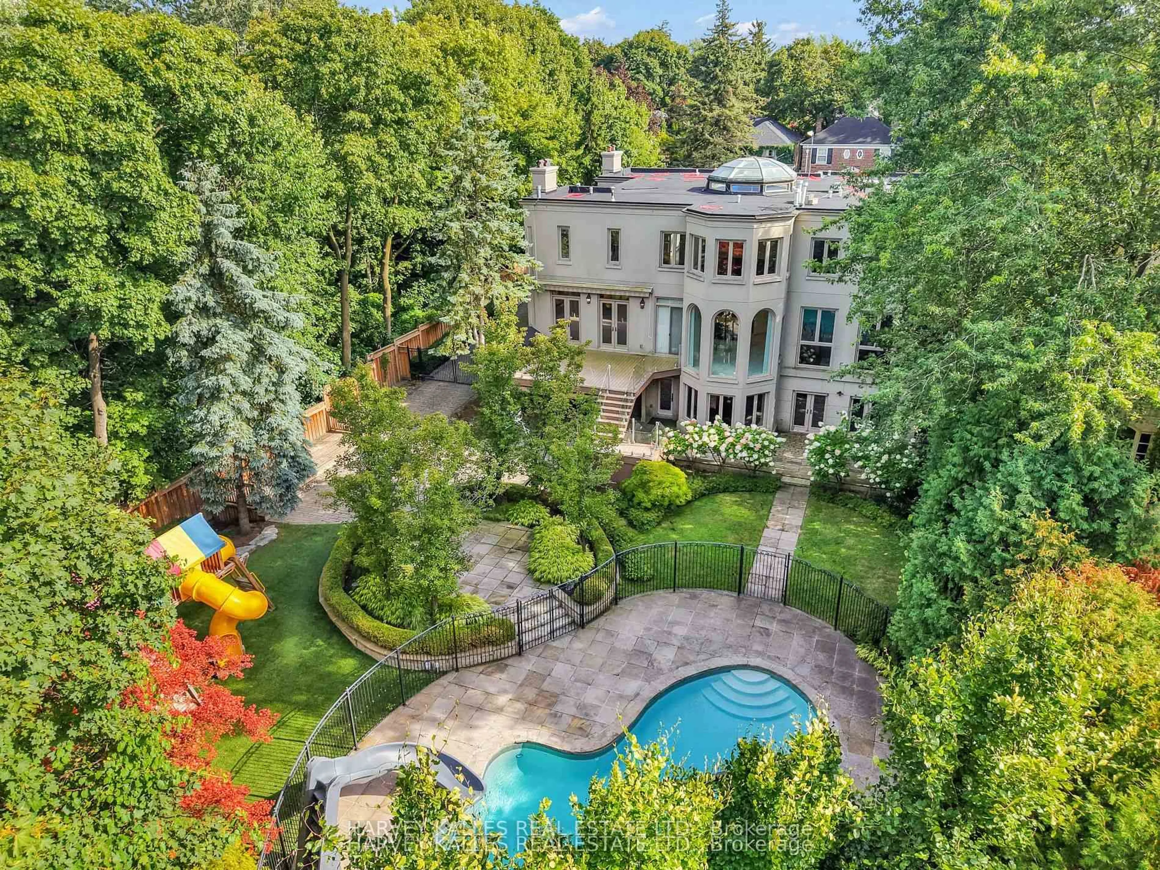 A pic from outside/outdoor area/front of a property/back of a property/a pic from drone, unknown for 113 Coldstream Ave, Toronto Ontario M5N 1X7