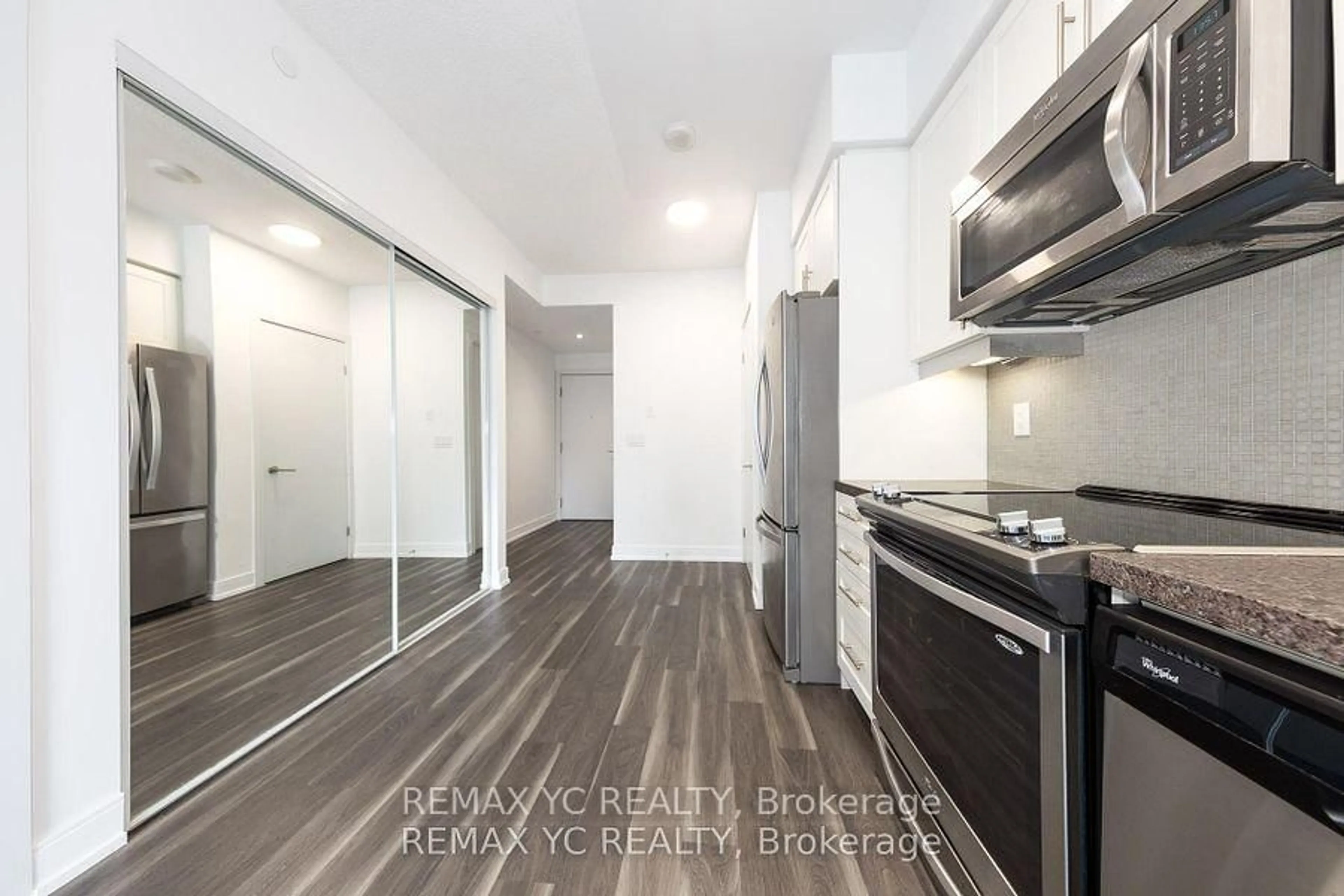 Unknown for 525 Adelaide St #217, Toronto Ontario M5V 1T6