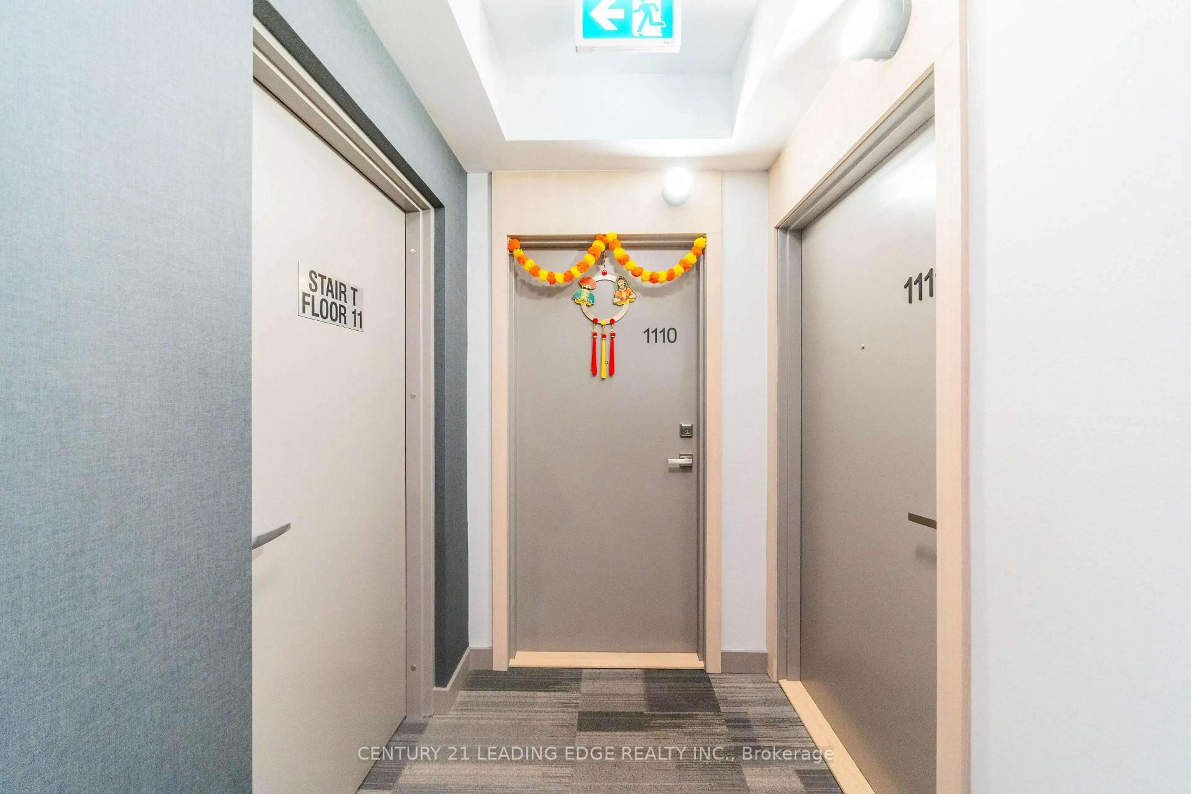 Indoor foyer for 188 Fairview Mall Dr #1110, Toronto Ontario M2J 0H7