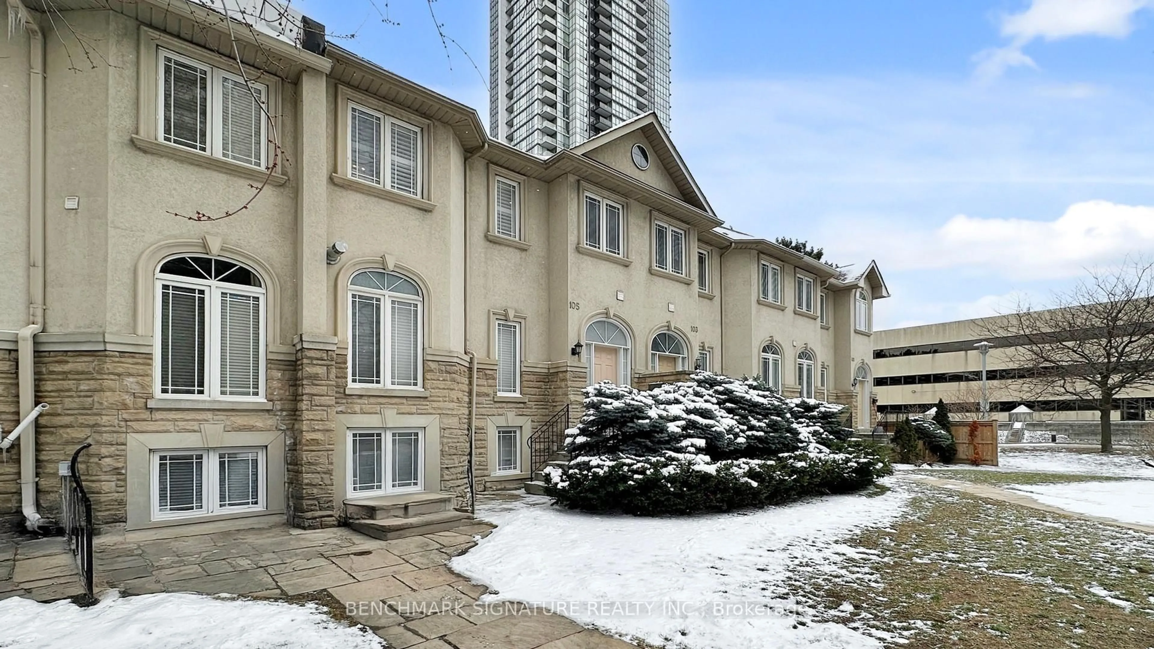 Patio, unknown for 105 Doris Ave, Toronto Ontario M2N 4T2