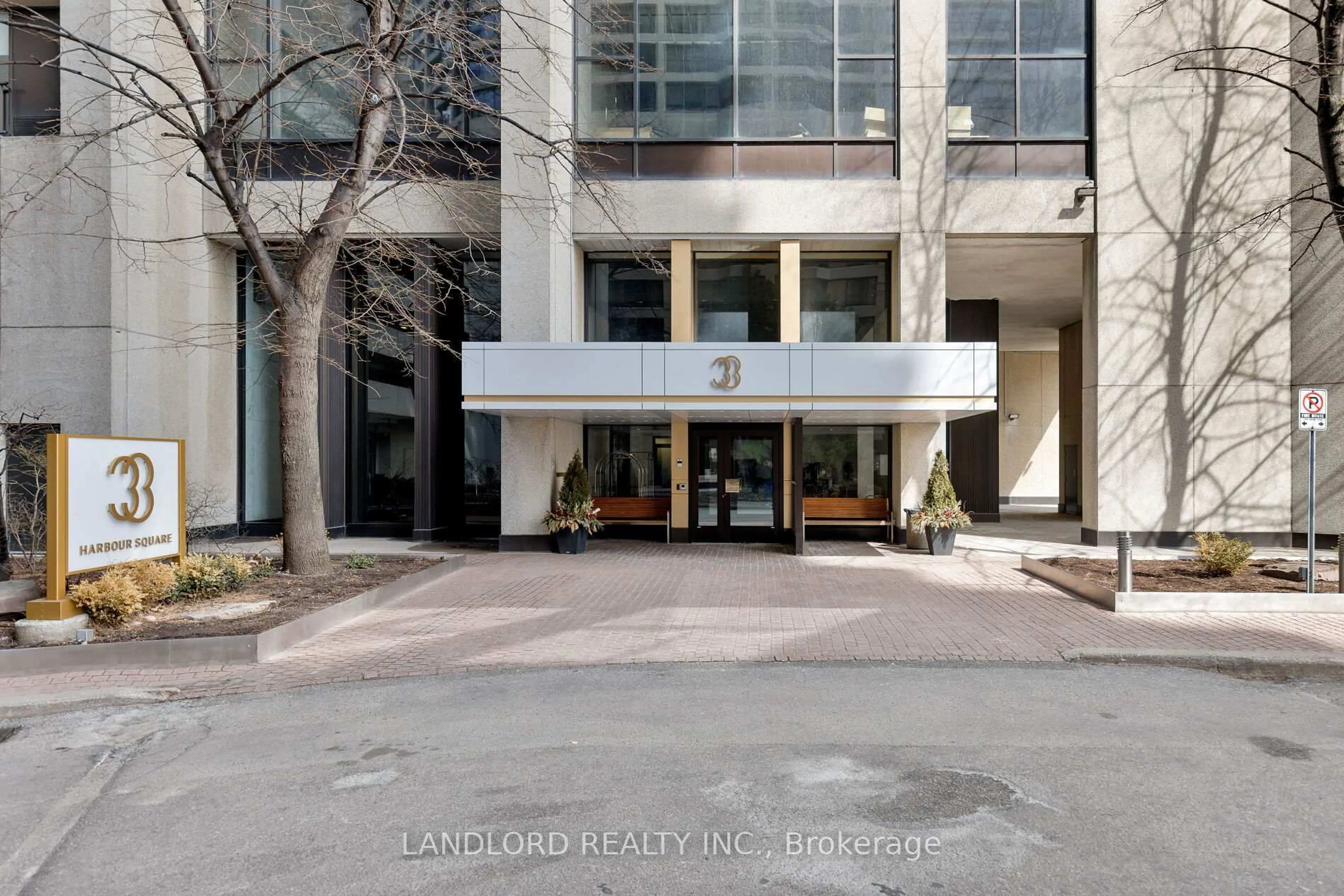 Indoor foyer for 33 Harbour Sq #2208, Toronto Ontario M5J 2G2