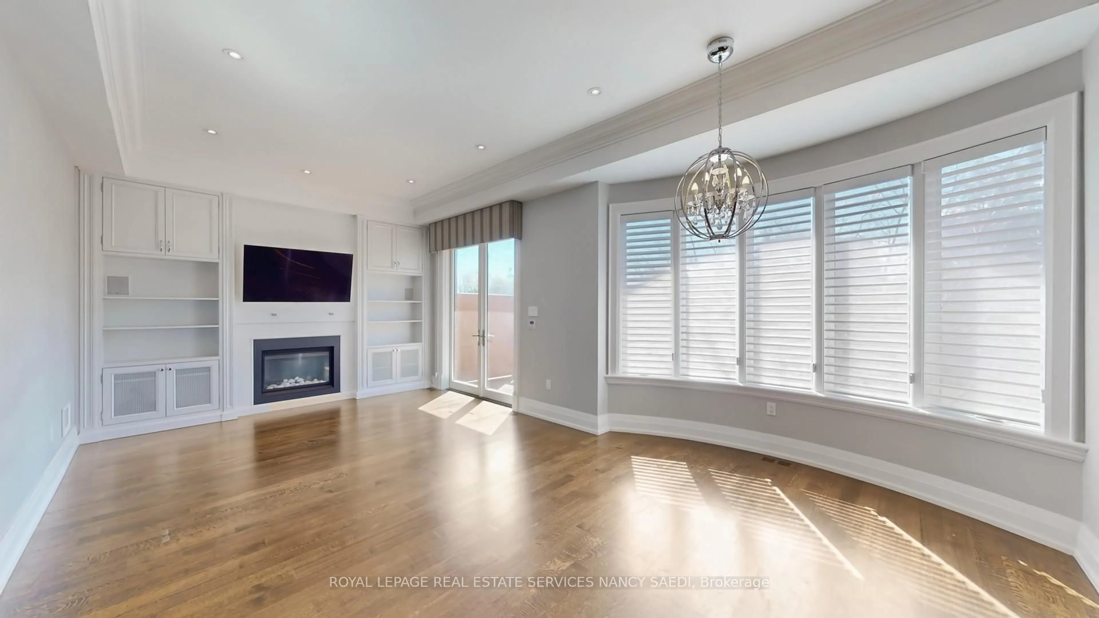 Living room with furniture, wood/laminate floor for 347 Elmwood Ave, Toronto Ontario M2N 3N2