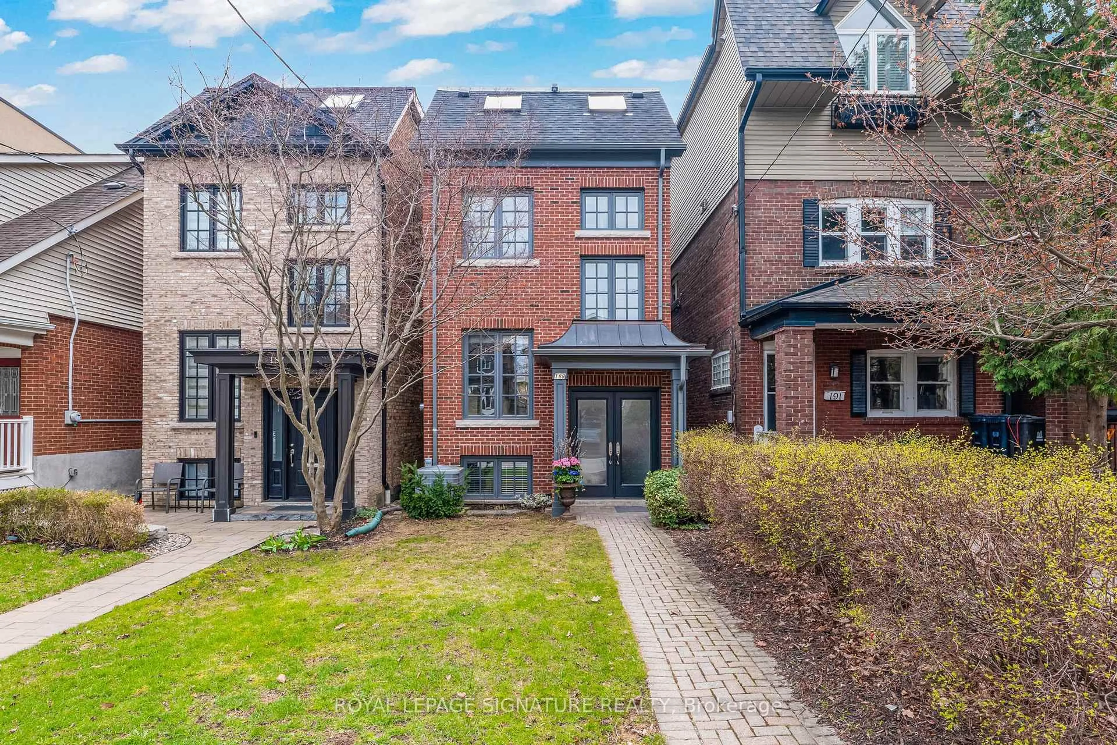 Home with brick exterior material, street for 189 Bedford Park Ave, Toronto Ontario M5M 1J4